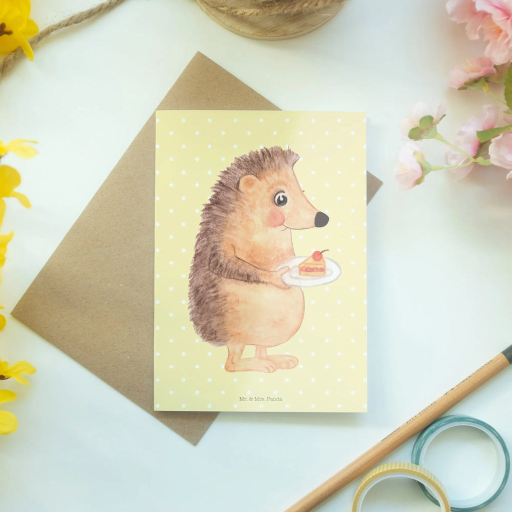 Greetings card Hedgehog piece of cake kommunionskarte, weihnachtskarten, Grußkarten, Grußkarte, firmungskarte, Beileidskarte, babykarte, Klappkarte, osterkarte, jubiläumskarte, valentinstagskarte, abiturkarte, genesungskarte, vatertagskarte, einladungskarten, hochzeitskarten, Motivkarte, glückwunschkarten, neujahrskarte, Glückwunschkarte, spruchkarte, dankeskarten, osterkarten, Lustige Sprüche, Tiere, Tiermotive, Gute Laune, Einladung Party, Essen Spruch, Igel, Torte, Kuchen, Geburtstagskuchen, Kuchen Backen, Backen Geschenk