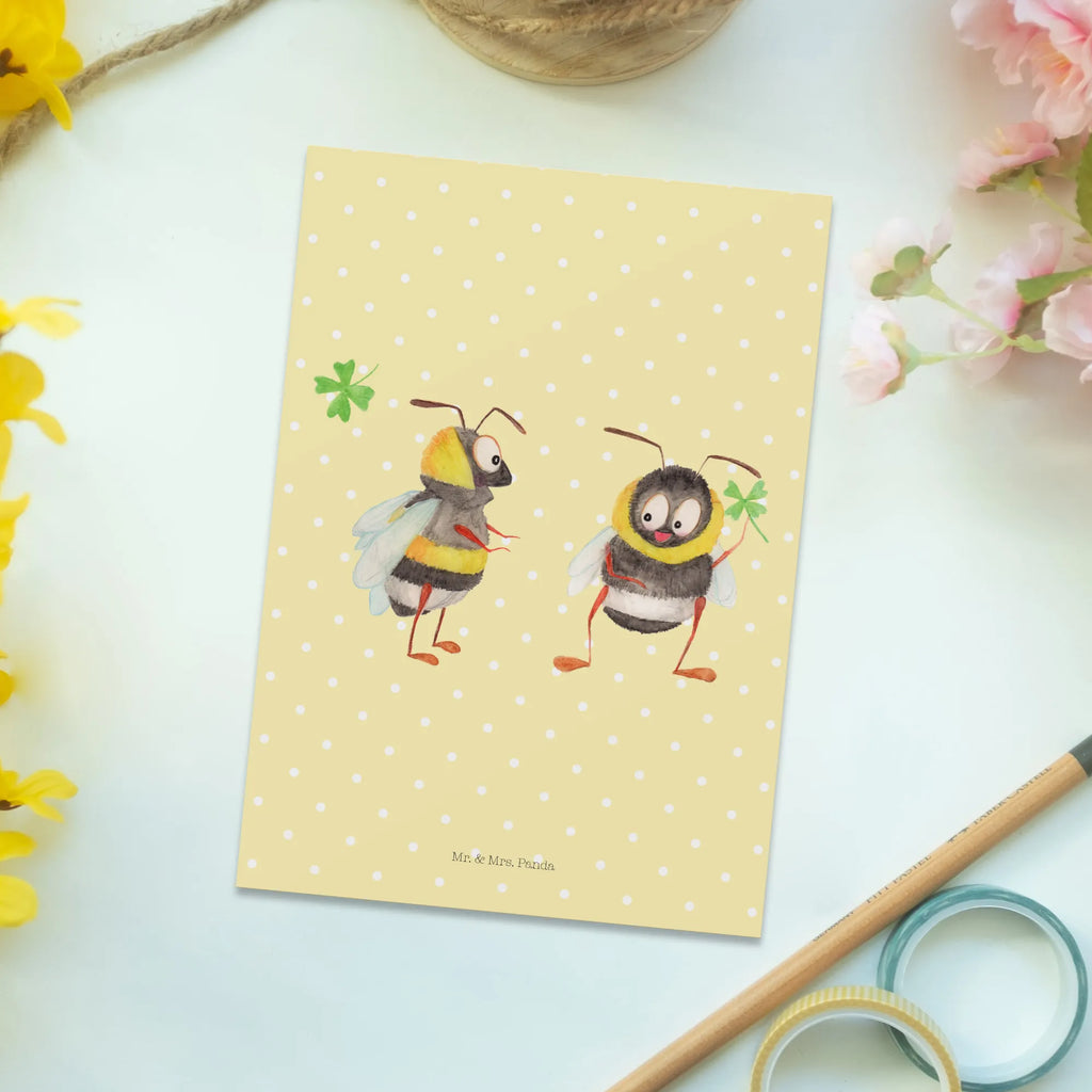 Postcard bumblebees shamrock kunstkarte, Fotokarte, Postkarte, Kunstkarten, Ansichtskarte, spruchkarte, Designkarte, bildkarte, Ansichtskarten, einzelkarte, Postkarten, Grußkarte, Motivkarte, Tiere, Tiermotive, Lustige Sprüche, Gute Laune, glücklich sein, Spruch schön, Biene, glücklich Werden, Hummel, Spruch Positiv, Spruch Fröhlich, Biene Deko