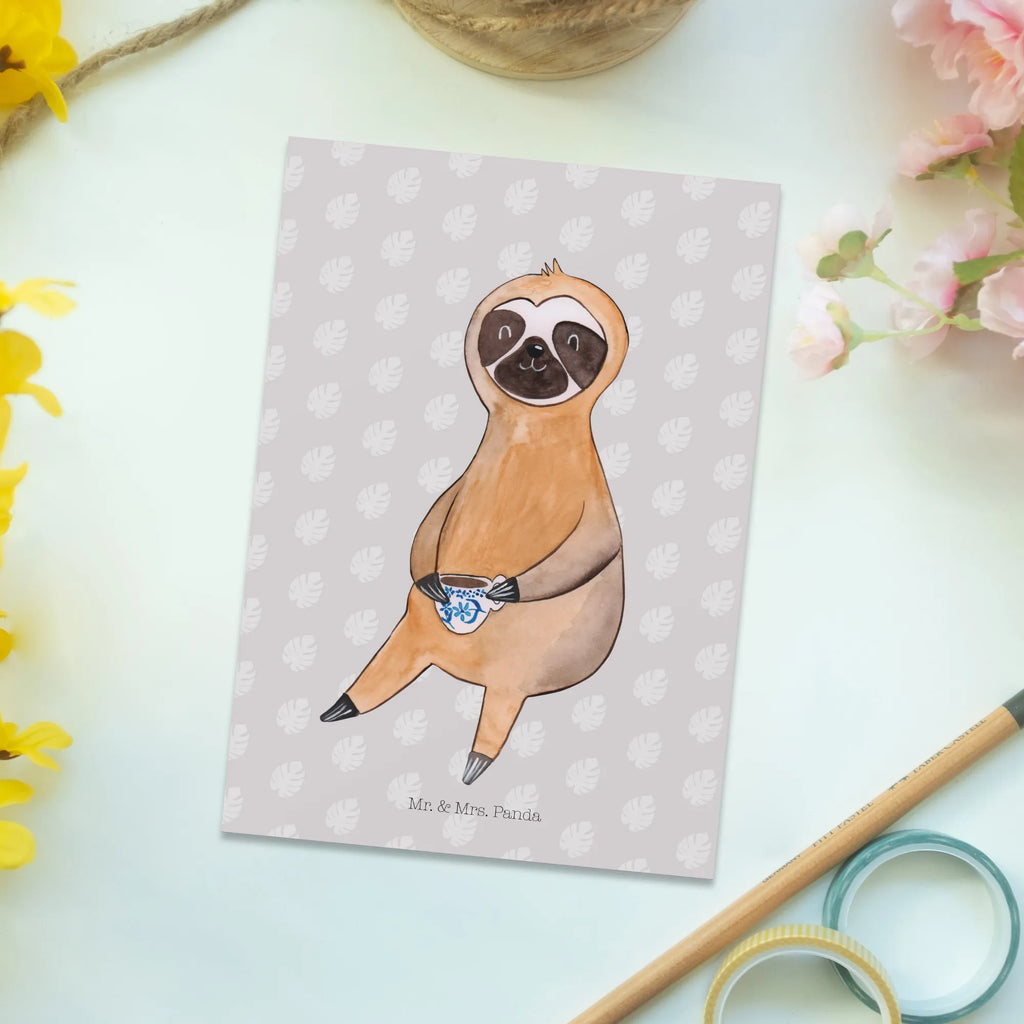 Postkarte Faultier Kaffee Ansichtskarten, Karte, Geschenkkarte, Einladungskarten Geburtstag, Grußkarte, Dankeskarte, Einladung, Einladung Geburtstag, Postkarte, Ansichtskarte, Einladungskarte, Geburtstagskarte, Faultier, Faultier Geschenk, Faultier Deko, Kaffee, Faultiere, Kaffeetasse, faul, Kaffeegetränk, Lieblingstier, Coffee, Genießer, erster Kaffee, Frühaufsteher, Morgenmuffel