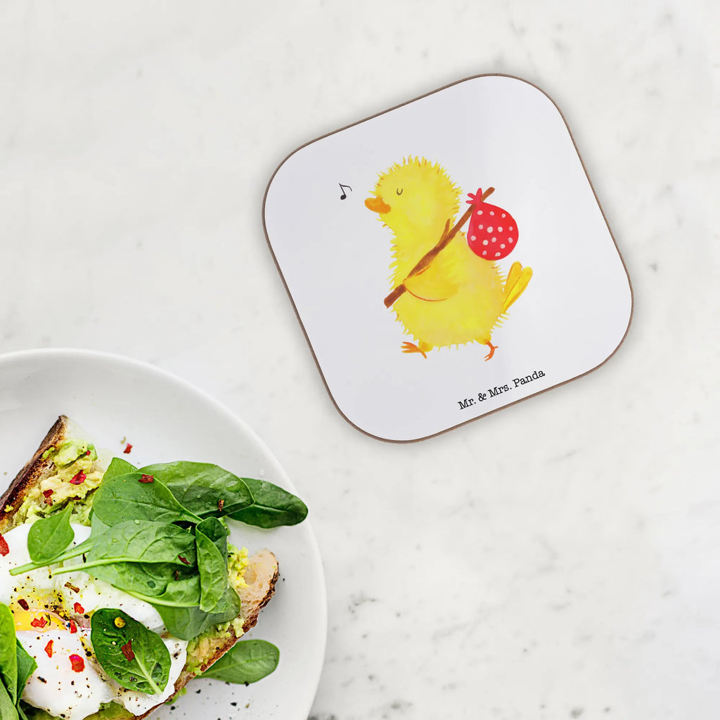 Quadratische Untersetzer Küken Wanderer Untersetzer Design, Untersetzer Gläser, Tassen Untersetzer, Glasuntersetzer, Holzuntersetzer, Getränkeuntersetzer, Untersetzer Holz, Untersetzer aus Holz, Untersetzer, Korkuntersetzer, Bierdeckel, Untersetzer für Gläser, Ostern, Osterhase, Ostergeschenke, Osternest, Osterdeko, Geschenke zu Ostern, Ostern Geschenk, Ostergeschenke Kinder, Ostern Kinder, Wunder, liebe Grüße, Weltenbummler, Zeit, Ei, Zeitmanagement, Freude, Ostereier, Frühlingsgefühle, Reisen, Backpacker, Grüße, Frohe Ostern, Küken, Flausen, Osterei, Ostergrüße