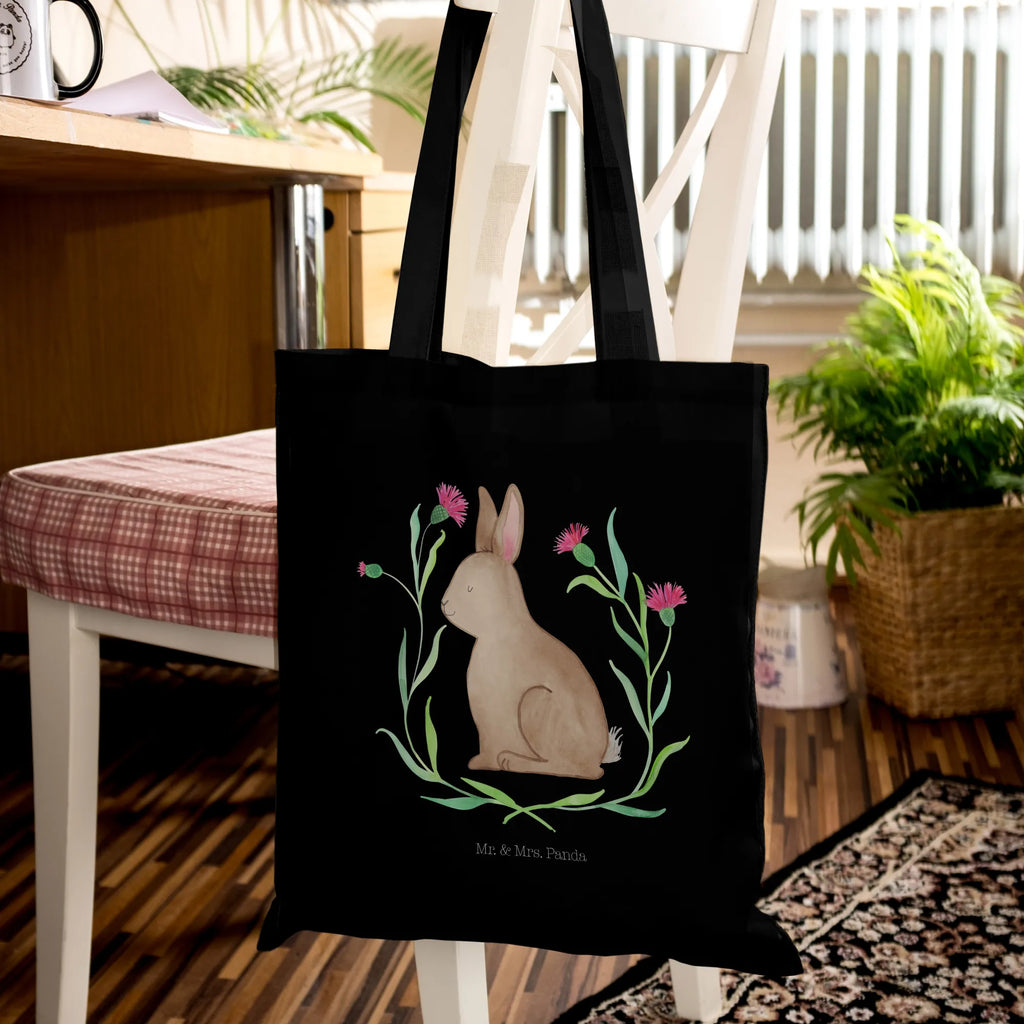 Tragetasche Hase Sitzen Stofftasche, Beutel, Jutetasche, Shopper, Badetasche, Schultertasche, Jutebeutel, Tragetasche, Umhängetasche, Stoffbeutel, Tasche, Einkaufstasche, Strandtasche, Laptoptasche, Beuteltasche, Einkaufstüte, Ostern, Osterhase, Ostergeschenke, Osternest, Osterdeko, Geschenke zu Ostern, Ostern Geschenk, Ostergeschenke Kinder, Ostern Kinder, Grüße, Liebe, Ostergrüße, Frohe Ostern, Osterblume, Kaninchen, Hase