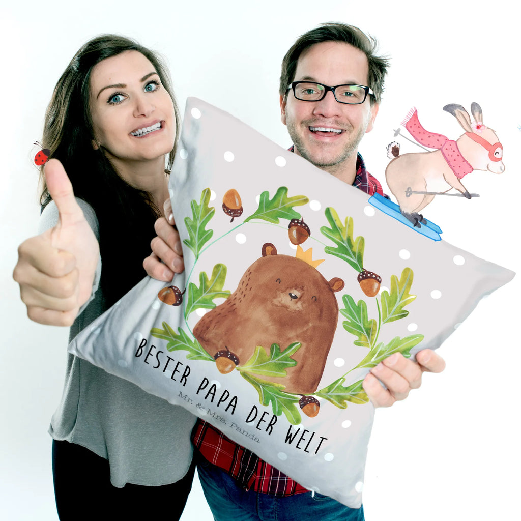 Cushion bear king kuschel kissen, Mikrofaser Kissen, Sofakissen, kuschelkissen 40x40, microfaser zierkissen, kissen für sofa, 40 X 40 Kissen, deko kissen, Zierkissen, wohnzimmer kissen, Dekokissen Sofa, microfaser sofakissen, Kuschelkissen, Sofakissen 40x40, 40x40 kissen, Dekokissen 40x40, Couchkissen, microfaser dekokissen, Polsterkissen, Motivkissen, couchkissen 40x40, zierkissen 40x40, zier kissen, Kissen 40x40, wurfkissen, sofa kissen, Dekokissen, Kissen, couch kissen, microfaser kopfkissen, Kopfkissen, Kopfkissen 40x40, kissen für couch, kissen 40 x 40, kissen mikrofaser, Teddy, Teddybär, Bär, Vatertag, Papi, Daddy, Papa, Dad, Papa Bär, Vater, Bester Vater, Bester Papa, Weltbester Papa
