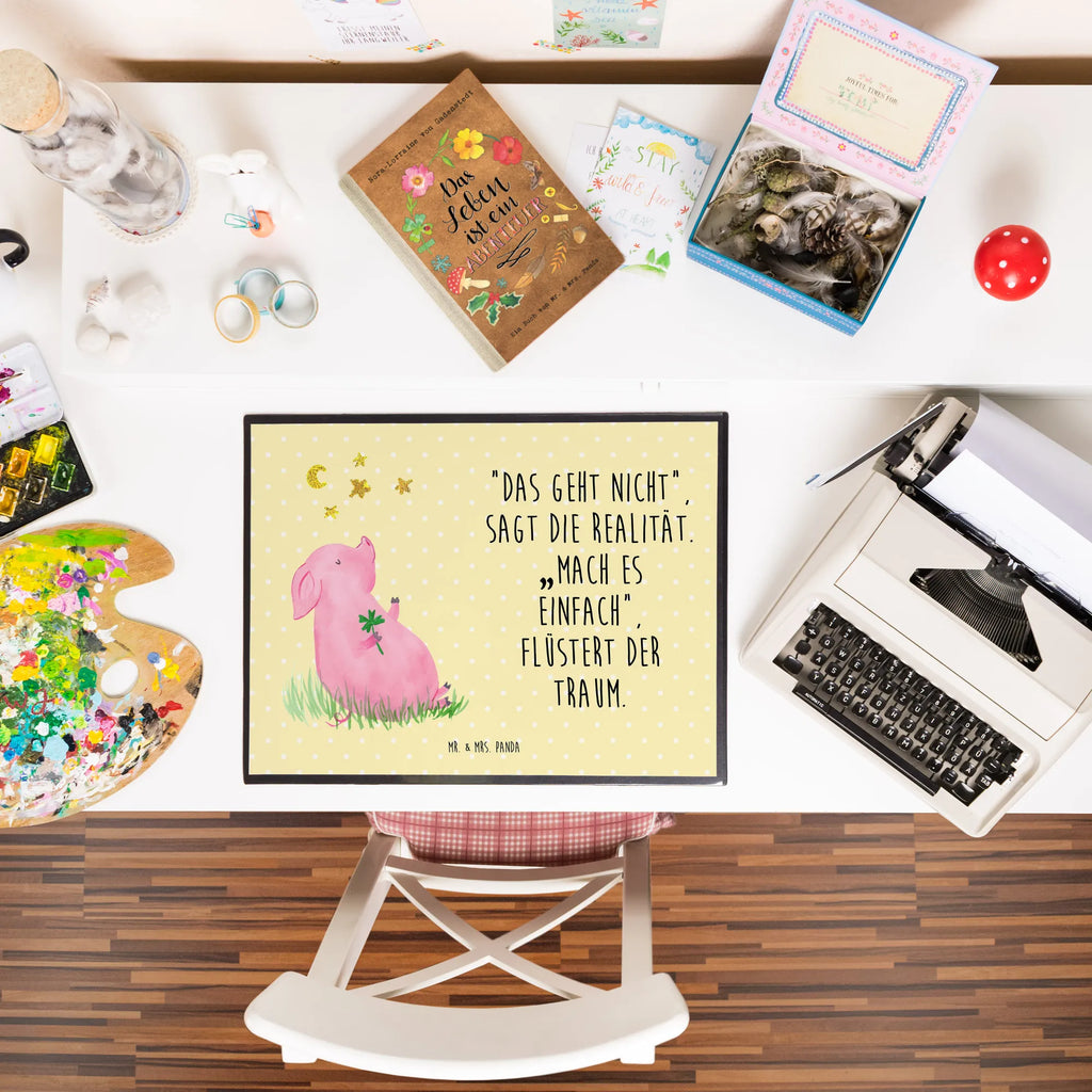 Schreibtischunterlage Schwein Glück Bürobedarf, Schreibwaren, Schreibtisch Unterlagen, Büroartikel, Schreibtischauflage, Schreibtischunterlage Groß, Schreibunterlage, Tiermotive, Gute Laune, lustige Sprüche, Tiere, Motivation, Sterne, Ziele, Träume, Schwein, Sernchen, Schweinchen, Glücksbringer, Glücksschwein. Glück