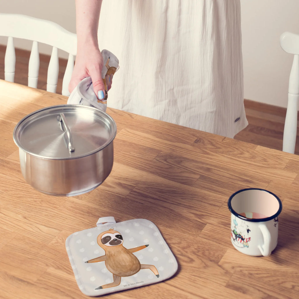 2er Set Topflappen  Faultier Yoga Topflappenset, Topflappen, Topfhandschuh, Topfhandschuhe, Schöne Topflappen, Topflappen mit Spruch, Topfuntersetzer, Ofenhandschuh, Topflappen lustig, Topflappen 2er Set, Topflappen Set, Ofenhandschuhe, Faultier, Faultier Geschenk, Faultier Deko, Entspannung, Atmung, Namaste, Yoga, Faultiere, Gelassenheit, Meditation, Lieblingstier, Yogaübungen, faul, Krieger