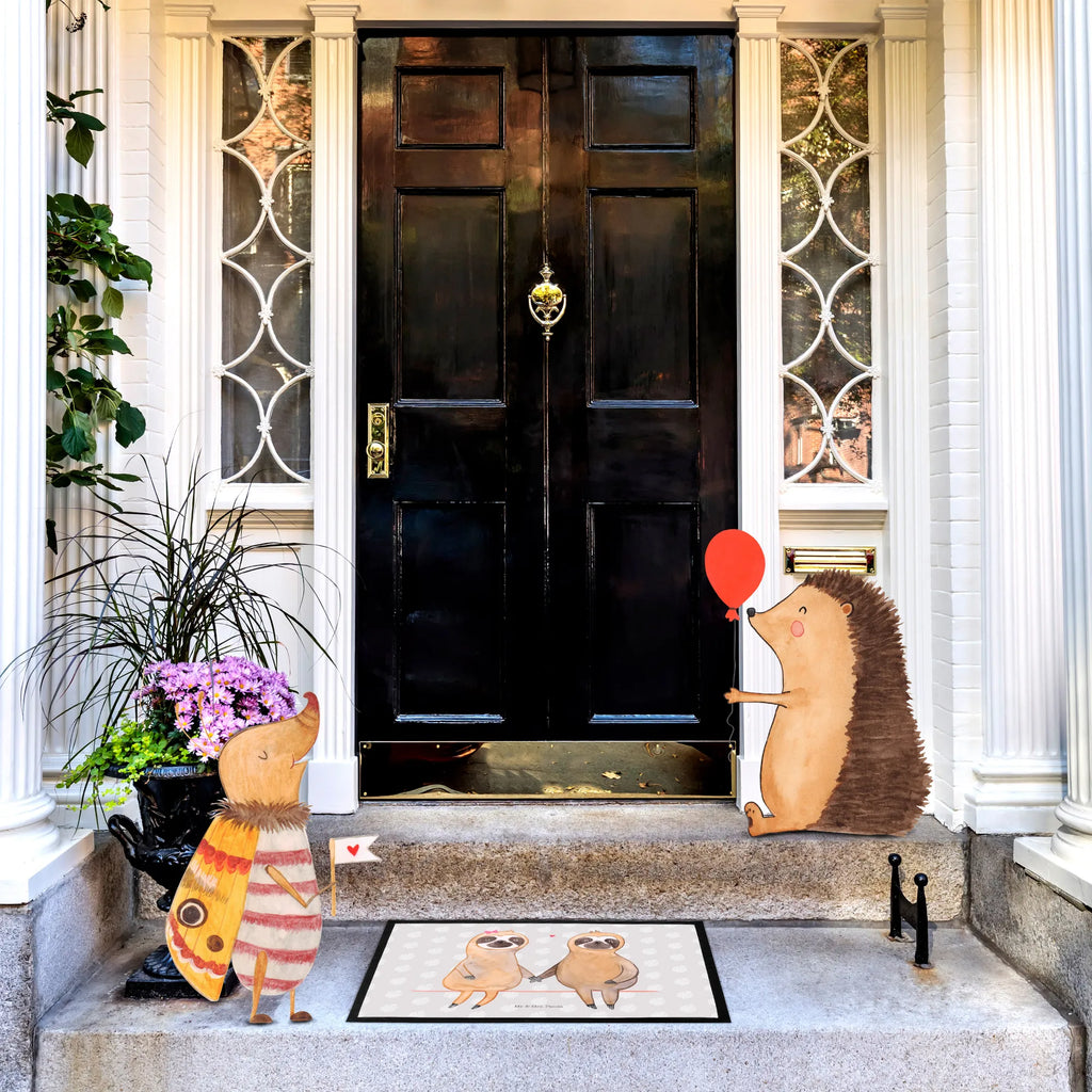 Doormat sloth pair Schmutzfangmatte waschbar, Schmutzfangmatte, Fußabstreifer, Fußmatte waschbar, Türmatte, Fußmatte innen, Fußabtreter außen, Fußmatte außen, Türvorleger, Haustürmatte, Fußabstreifer außen, Schmutzfänger, Fußmatten, Schmutzfangteppich, Gummimatte, Fußmatte außen wetterfest, Vorleger, Eingangsteppich, Fussmatten, Fußmatte outdoor, Sauberlaufmatte, Schmutzmatte, Gummi Matte, Fußabtreter, Matte, Fussmatten online, Motivfußmatte, Faultier, Faultier Geschenk, Faultier Deko, verlobt, Langsamkeit, gemeinsam, Beziehung, faul, Lieblingstier, Faultierliebe, Liebespaar, Pärchen, relaxen, Faultiere, verliebt, Faultierpärchen, Liebe