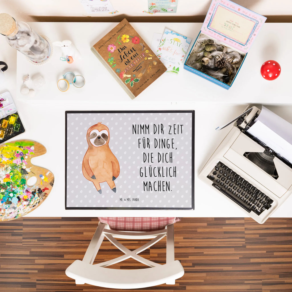 Schreibtischunterlage Faultier Zufrieden Schreibtischunterlage Groß, Schreibtischauflage, Schreibtisch Unterlagen, Schreibwaren, Bürobedarf, Schreibunterlage, Büroartikel, Faultier, Faultier Geschenk, Faultier Deko, relaxen, Pause, Lieblingstier, Faultiere, Ruhe, happy, Zufriedenheit, Frieden, zufrieden, faul, Gelassenheit, Glück, glücklich