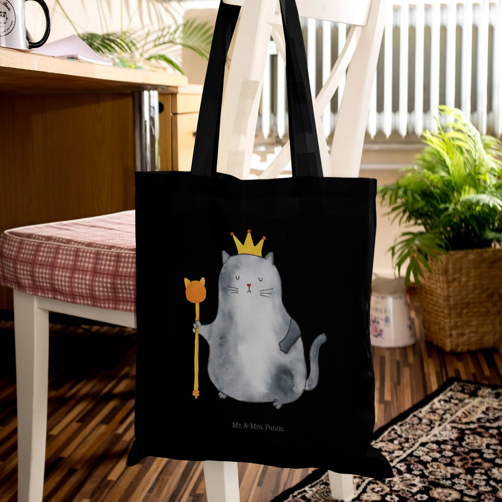 Tote bag Cat king schultertasche baumwolle, henkeltasche baumwolle, Tüte, stoff shopper, tasche baumwolle, Alltagstasche, einkaufstasche baumwolle, beutel baumwolle, Uni Tasche, Henkeltasche, totebag, tragbeutel, universaltasche, einkaufsshopper, festival tasche, tragetasche baumwolle, stofftasche baumwolle, Jutebeutel, textilbeutel, freizeitbeutel, Laptoptasche, Beutel, Einkaufstasche, umhängetasche baumwolle, canvas tasche, Tote Bag, Freizeittasche, Baumwoll-Shopper, dokumententasche, Stofftasche, Schultasche, Schulbeutel, Jutetasche, Umhängetasche, Tragetasche, Schultertasche, baumwoll shopper, schulterbeutel, Büchertasche, umhängebeutel, Tasche, Baumwoll-Tragetasche, Einkaufsbeutel, textiltasche, Einkaufstüte, Baumwollbeutel, festivaltasche, Baumwolltasche, Unitasche, campus tasche, Stoff-Tragetasche, Stoffbeutel, Shopping Tasche, studententasche, Strandtasche, Shopper, Katzensouvenirs, Katzenliebhaberprodukte, Katzenmotive, Katzenmotiv, Katzenfan, Katzendeko, Katze, Katzenfreund, Katzenliebhaber, Katzenprodukte, Katzenartikel, Katzenaccessoires, Familie, König, Kater, Einzug, Königin, Queen, Cat, Katzen, Wohnung, Umzug, Haustier, Katzenbesitzerin, Mietze, Erste Eigenen Wohnung, Mietzhaus, Katzenhalter, Cats
