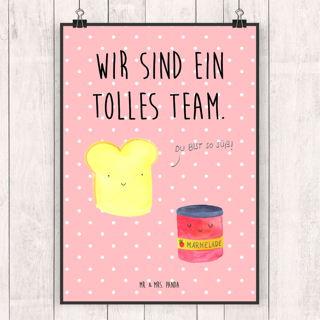 Plakat Tost dżem Mr. & Mrs. Panda Poster, Wanddeko Bild, Kunstdruck, kunstposter, Designposter, Posterdruck, Bild, kunstdruck poster, Wanddekoration, Plakat, Wandschmuck, wandkunst, grafikposter, Deko Bild, drucke, Poster, Wandposter, kunst für die wand, Wandbild, Bild für Wand, wanddeko, wanddruck, Gute Laune, Tiermotive, Tiere, Lustige Sprüche, Küche Spruch, Frühstück Einladung, Marmelade, Süße Postkarte, Toastbrot, Dreamteam, Brot, Süß, Toast, Küche Deko