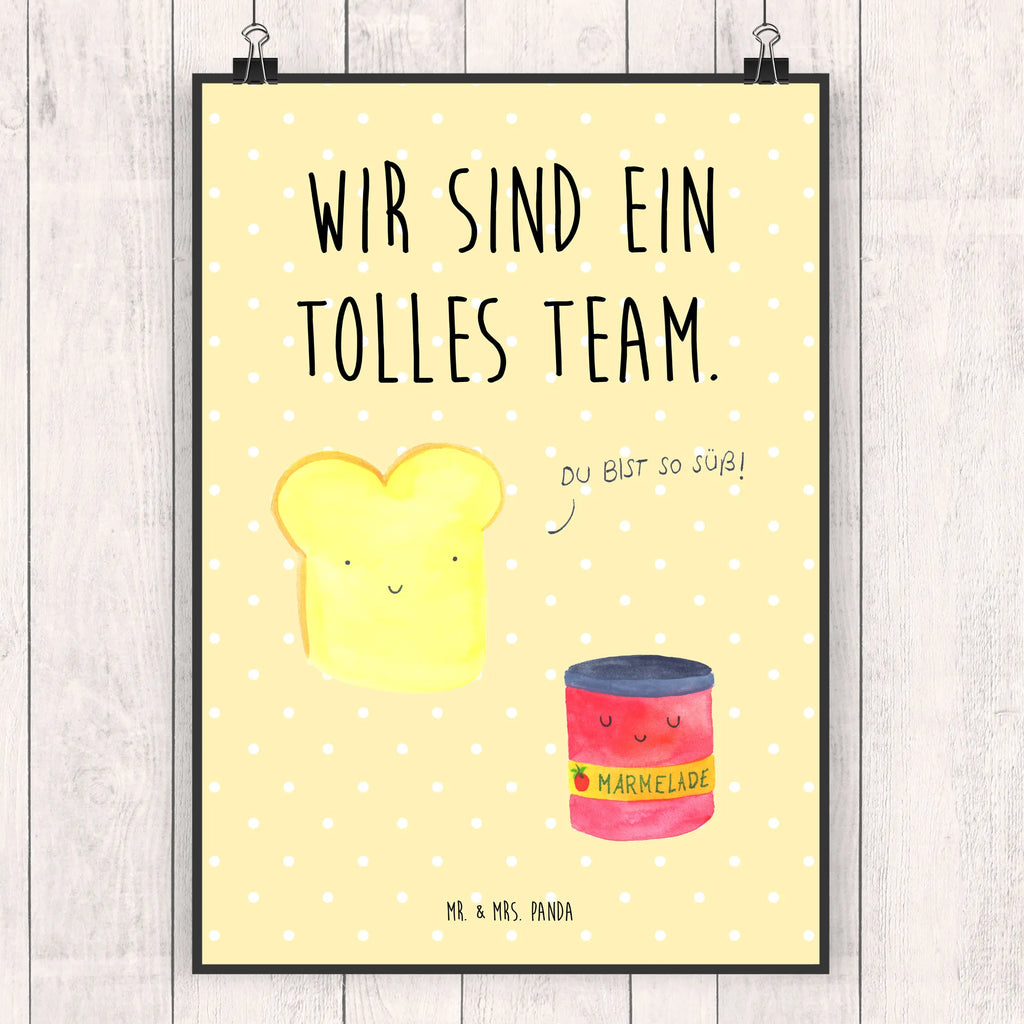Plakat Tost dżem Mr. & Mrs. Panda Poster, Wanddeko Bild, Kunstdruck, kunstposter, Designposter, Posterdruck, Bild, kunstdruck poster, Wanddekoration, Plakat, Wandschmuck, wandkunst, grafikposter, Deko Bild, drucke, Poster, Wandposter, kunst für die wand, Wandbild, Bild für Wand, wanddeko, wanddruck, Gute Laune, Tiermotive, Tiere, Lustige Sprüche, Küche Spruch, Frühstück Einladung, Marmelade, Süße Postkarte, Toastbrot, Dreamteam, Brot, Süß, Toast, Küche Deko