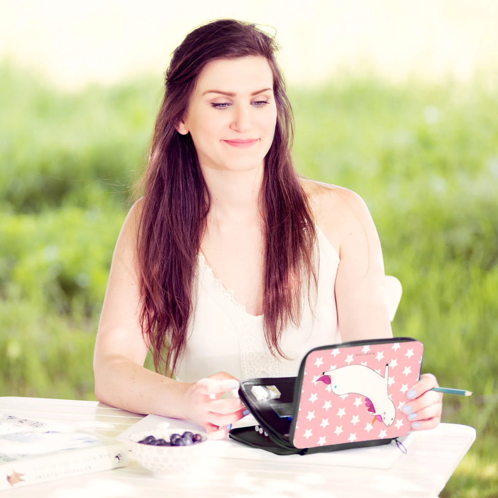 Federmappe Einhorn Yoga Federmappe Einschulung, Bestückte Federmappe, Motiv, Grundschule, Federmäppchen, Büro Stifte Etui, Federmappe, Kinder Federmappe, Schüler, Stifte Etui, Kind, Stifterolle, Stiftetasche, Einschulung, Geschenk, Schülerin, Federmäppchen bedruckt, Schule, Einhorn, Einhörner, Einhorn Deko, Unicorn, süß, Joga, Namaste, Entspannung, Yogamatte, lustig, witzig, Yoga, Achtsamkeit, Sport