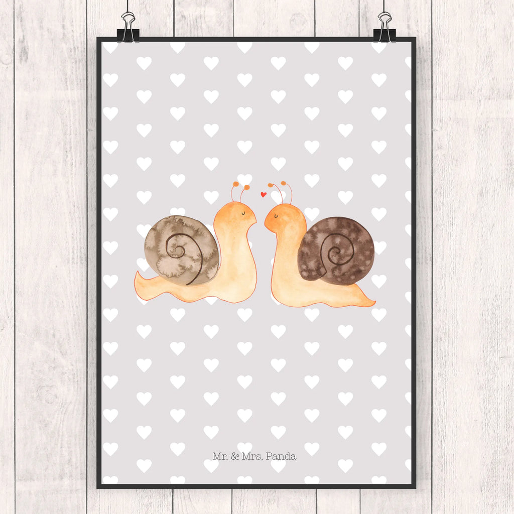 Poster Schnecken Liebe Bild für Wand, Wandschmuck, Deko Bild, kunstdruck poster, wandkunst, Wanddekoration, Plakat, kunstposter, Bild, grafikposter, Poster, Designposter, Posterdruck, wanddeko, Wandposter, kunst für die wand, Wanddeko Bild, drucke, wanddruck, Kunstdruck, Wandbild, Mr. & Mrs. Panda Poster, Hocheitstag, Jahrestag, Heiraten, Ehefrau, Freundin, Liebe, Heiratsantrag, Partner, Ehemann, Verlobung, Freund, Liebesgeschenk