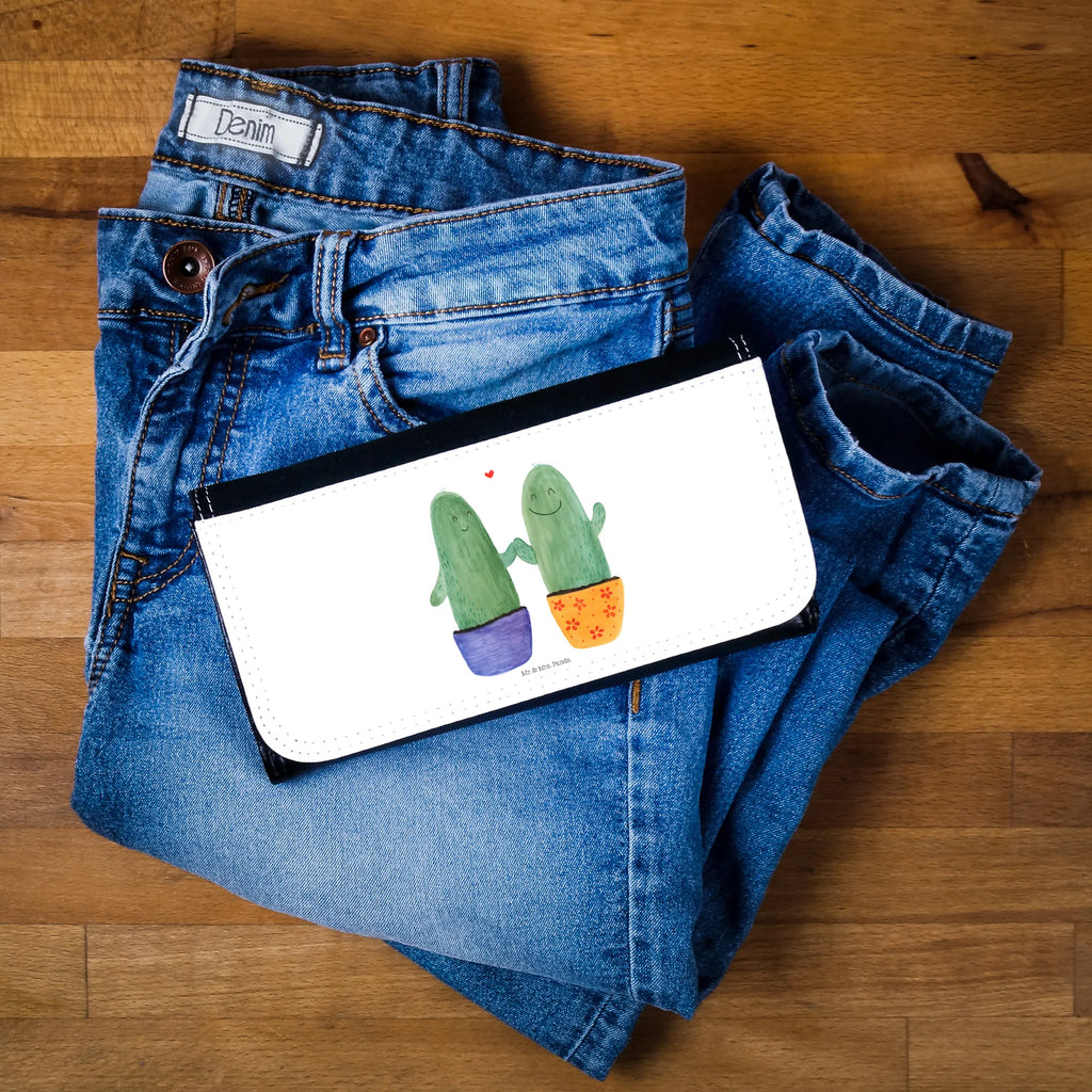 Damen Portemonnaie Kaktus Liebe Geldbörse Aus Stoff Damen, Portmonnaie Damen, XXL Portemonnaie Damen, Slim Portemonnaie Damen, Frauen Geldbörse, Kartenetui Damen, Leder Portemonnaie Damen, Veganes Portemonnaie Damen, Clutch Portemonnaie Damen, Geldbörse Aus Kunstleder Damen, Münzbörse Damen, Damengeldbörse, Etui Geldbörse Damen, Portemonnaie für Damen, Damen Geldbörse, Portemonnaie Mit Kartenfächern Damen, Kartenhalter Damen, Geldbörse Mit Zipper Damen, Geldbörse Mit Fach Damen, Portemonnaie Mit Reißverschluss Damen, Geldbörse Aus Leder Damen, RFID Portemonnaie Damen, Brieftasche Damen, Portemonnaie Mit Münzfach Damen, Geldbörse Mit Clipverschluss Damen, Geldbörse Mit Druckverschluss Damen, Designer Portemonnaie Damen, Damen Geldtasche, Damen Geldbeutel, Portmonee Damen, Hochwertiges Portemonnaie Damen, Damen Portemonnaie, Damengeldbeutel, Geldbörse Mit Handgelenksschlaufe Damen, Reißverschluss Portemonnaie Damen, Mini Geldbörse Damen, Münzgeldbörse Damen, Frauen Brieftasche, Kakteen, Kaktus, Liebesbeweis, Liebesnachricht, Verlobung, Versöhnung, Kaktusliebe, Hochzeit, Pärchen, Liebe, Paar, Freundschaft, Liebesbotschaft, Streit, Love, Trennung