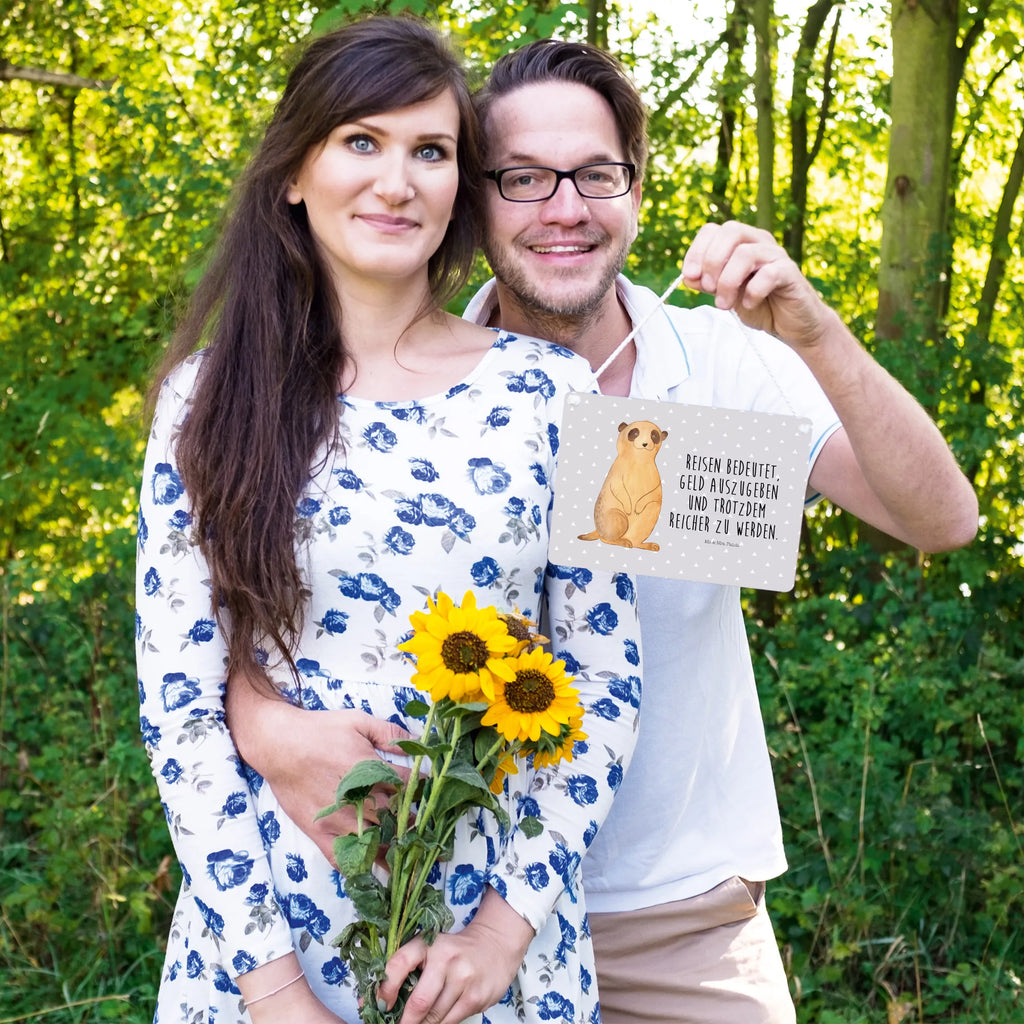 Deko Schild Erdmännchen hängeschild, dekoschilder, Holzschild, Holztafel, Türschild, wandtafel, holzbild, Motivschild, Deko Schild, Dekoschild, Schild, dekotafel, Spruchschild, Deko Wandtafel, dekoration schild, Küchenschild, Türschild Familie, sprüche schild, Badschild, wandhänger, Wandschild, Schild mit Spruch, Wildtiere, Afrika, Erdmännchen, Weltreise, Reisen, Traveling, Afrikareise, Spruch, Roadtrip