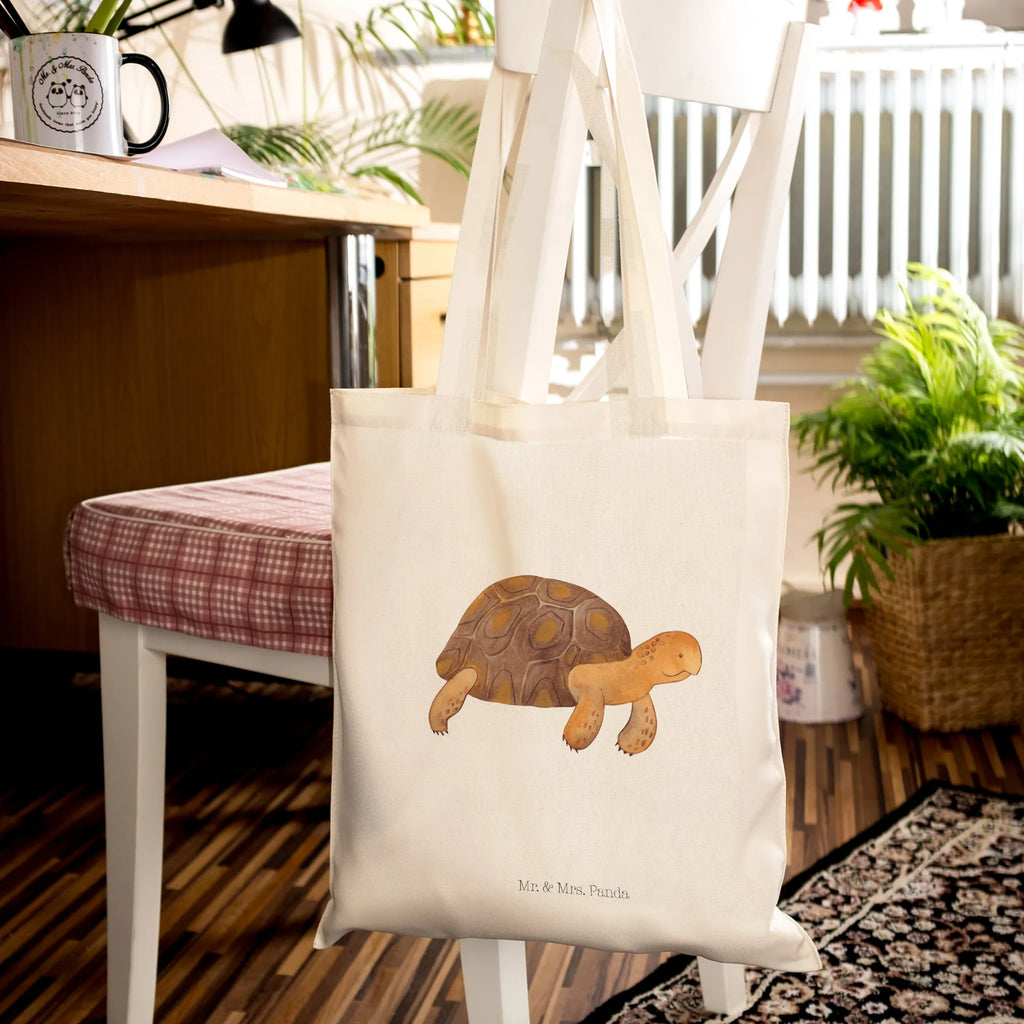 Tragetasche Schildkröte Marschieren dokumententasche, Jutetasche, henkeltasche baumwolle, Stoff-Tragetasche, Henkeltasche, totebag, Freizeittasche, Schultasche, Beutel, Tasche, Schulbeutel, umhängetasche baumwolle, Jutebeutel, Einkaufstasche, festivaltasche, Shopping Tasche, umhängebeutel, canvas tasche, Tote Bag, universaltasche, Baumwoll-Shopper, Baumwollbeutel, einkaufsshopper, Einkaufsbeutel, Büchertasche, campus tasche, Tüte, Uni Tasche, schultertasche baumwolle, Baumwoll-Tragetasche, Schultertasche, stoff shopper, tragbeutel, tragetasche baumwolle, Stofftasche, Unitasche, schulterbeutel, Alltagstasche, Shopper, Umhängetasche, Laptoptasche, textiltasche, beutel baumwolle, festival tasche, baumwoll shopper, Stoffbeutel, Einkaufstüte, freizeitbeutel, stofftasche baumwolle, tasche baumwolle, textilbeutel, einkaufstasche baumwolle, studententasche, Baumwolltasche, Tragetasche, Strandtasche, Urlaub, Meerestiere, Meer, Neustart, Motivation, Get Lost, Abenteuer, Reiselust, Schildkröten, Inspiration, Schildkröte, Lieblingsmensch