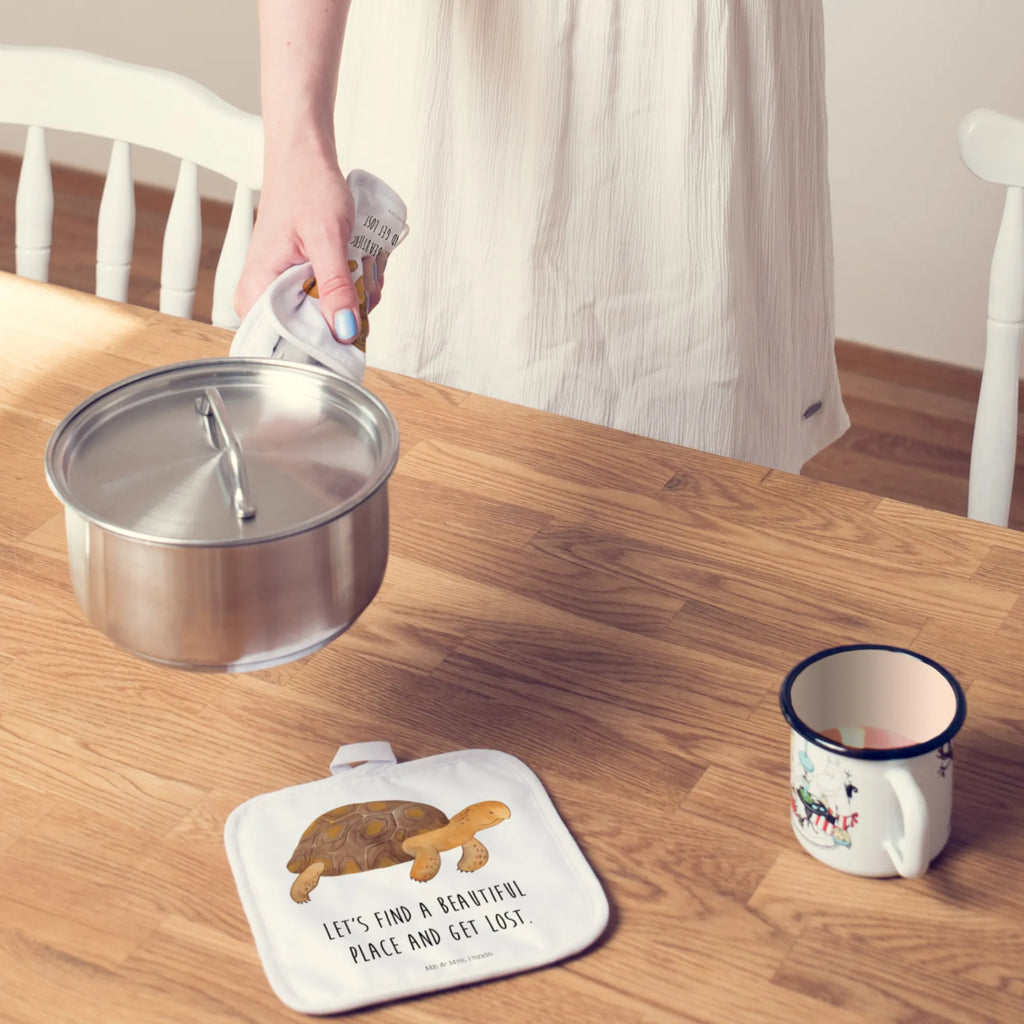 2er Set Topflappen  Schildkröte Marschieren Ofenhandschuh, Topfuntersetzer, Topflappenset, Topfhandschuh, Topflappen 2er Set, Schöne Topflappen, Topflappen Set, Topfhandschuhe, Topflappen mit Spruch, Ofenhandschuhe, Topflappen, Topflappen lustig, Meerestiere, Meer, Urlaub, get lost, Motivation, Inspiration, Schildkröten, Neustart, Lieblingsmensch, Reiselust, Schildkröte, Abenteuer