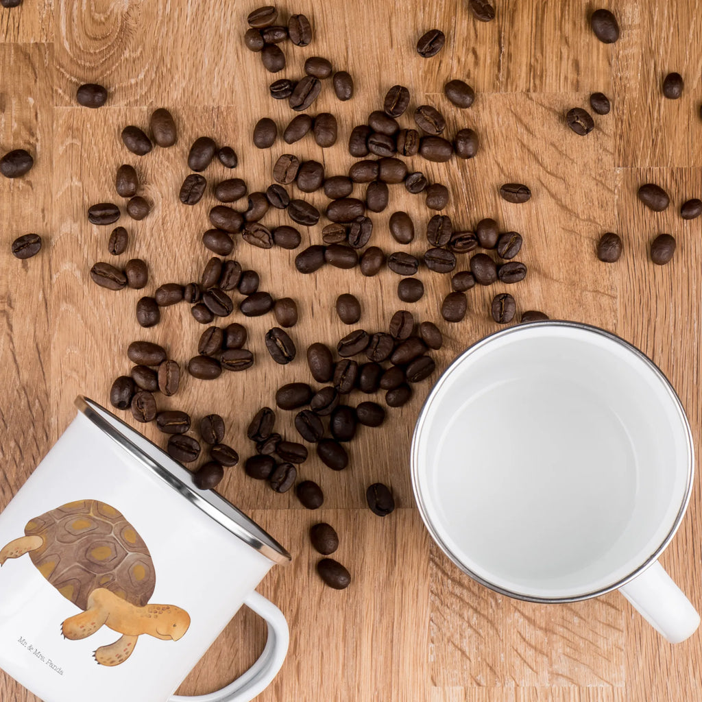 Kempingowy kubek emaliowany Żółw maszerować Camping Tasse Emaille, Metalltasse für Camping, Tasse, Emaille Campingbecher, Camping Becher, Kaffeetasse, Tasse Emaille, Camping Tasse Metall, Metall Tasse, Trinkbecher, Emaille Becher Camping, Tasse Camping, Camping Becher Edelstahl, Campingbecher, Emaille Tasse Camping, Campingtasse, Becher, Emaille Trinkbecher, Blechtassen, Emaille Tasse, Edelstahl Trinkbecher, Blechtasse, Blechtasse Outdoor, Motivtasse, Outdoor Tasse, Emailletasse, Kaffee Blechtasse, Becher mit Motiv, Camping Tassen Emaille, Metalltasse, Emaille Becher, Outdoor Becher, Campingtassen, Kaffeebecher, Urlaub, Meer, Meerestiere, get lost, Schildkröten, Abenteuer, Motivation, Inspiration, Reiselust, Neustart, Lieblingsmensch, Schildkröte