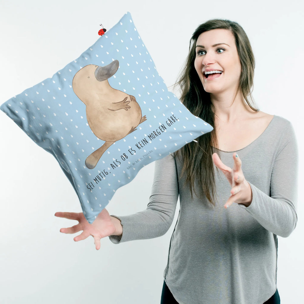 40x40 Kissen Schnabeltier Mut zier kissen, zierkissen 40x40, Polsterkissen, couch kissen, Motivkissen, 40x40 kissen, kissen für couch, kissen für sofa, kissen mikrofaser, microfaser sofakissen, Kissen 40x40, Dekokissen Sofa, kuschel kissen, Kopfkissen, Dekokissen, Dekokissen 40x40, sofa kissen, microfaser dekokissen, wurfkissen, Couchkissen, deko kissen, wohnzimmer kissen, 40 X 40 Kissen, Zierkissen, couchkissen 40x40, kuschelkissen 40x40, Mikrofaser Kissen, microfaser zierkissen, Kuschelkissen, Kopfkissen 40x40, Kissen, kissen 40 x 40, Sofakissen 40x40, microfaser kopfkissen, Sofakissen, Urlaub, Meer, Meerestiere, Arbeit, Lebensweisheit, Weltreise, Büro, Neustart, Training, Motivation, Schnabeltiere, mutig, Mut, Raodtrip, Neuanfang, Schnabeltier