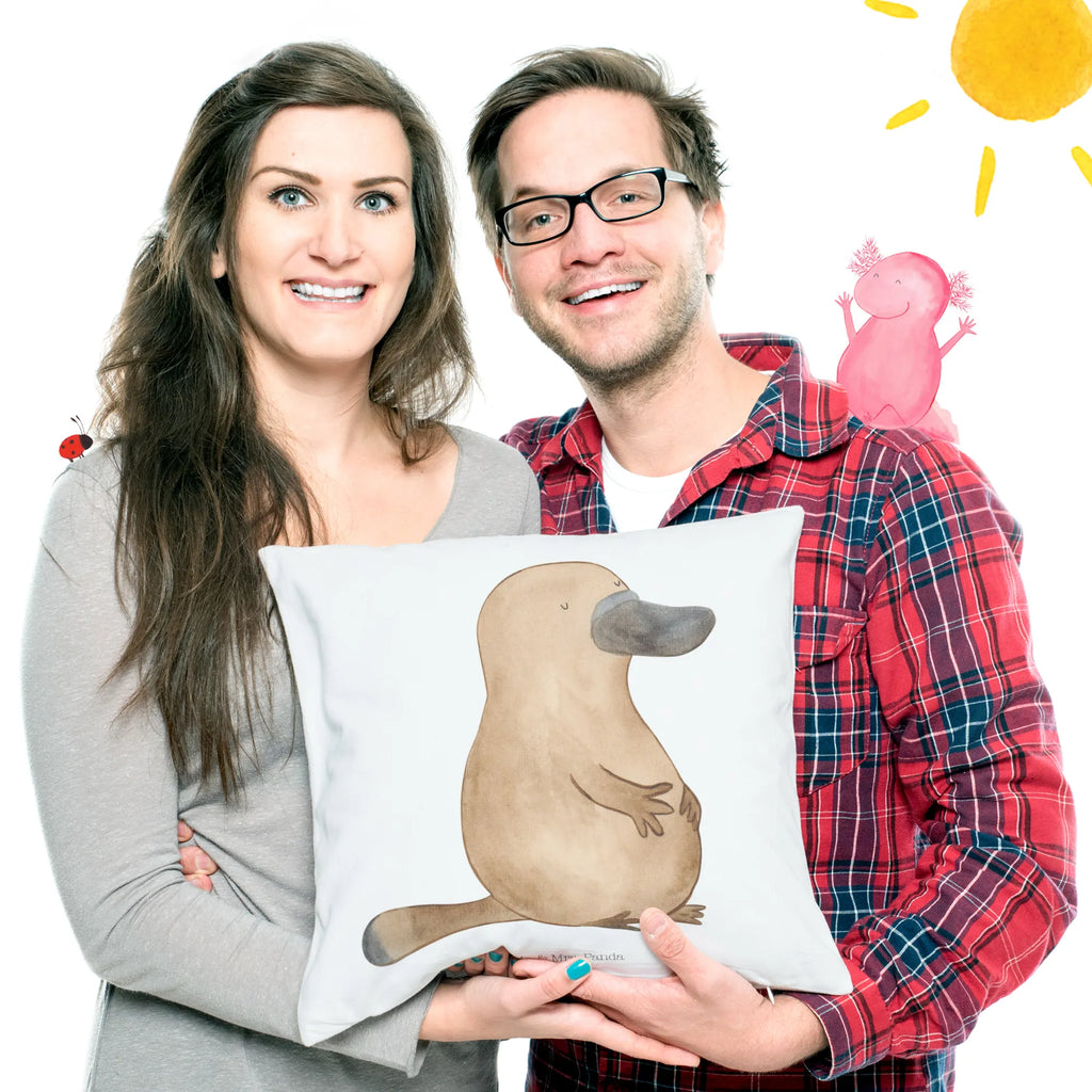 40x40 Kissen Schnabeltier Mut zier kissen, zierkissen 40x40, Polsterkissen, couch kissen, Motivkissen, 40x40 kissen, kissen für couch, kissen für sofa, kissen mikrofaser, microfaser sofakissen, Kissen 40x40, Dekokissen Sofa, kuschel kissen, Kopfkissen, Dekokissen, Dekokissen 40x40, sofa kissen, microfaser dekokissen, wurfkissen, Couchkissen, deko kissen, wohnzimmer kissen, 40 X 40 Kissen, Zierkissen, couchkissen 40x40, kuschelkissen 40x40, Mikrofaser Kissen, microfaser zierkissen, Kuschelkissen, Kopfkissen 40x40, Kissen, kissen 40 x 40, Sofakissen 40x40, microfaser kopfkissen, Sofakissen, Urlaub, Meer, Meerestiere, Arbeit, Lebensweisheit, Weltreise, Büro, Neustart, Training, Motivation, Schnabeltiere, mutig, Mut, Raodtrip, Neuanfang, Schnabeltier