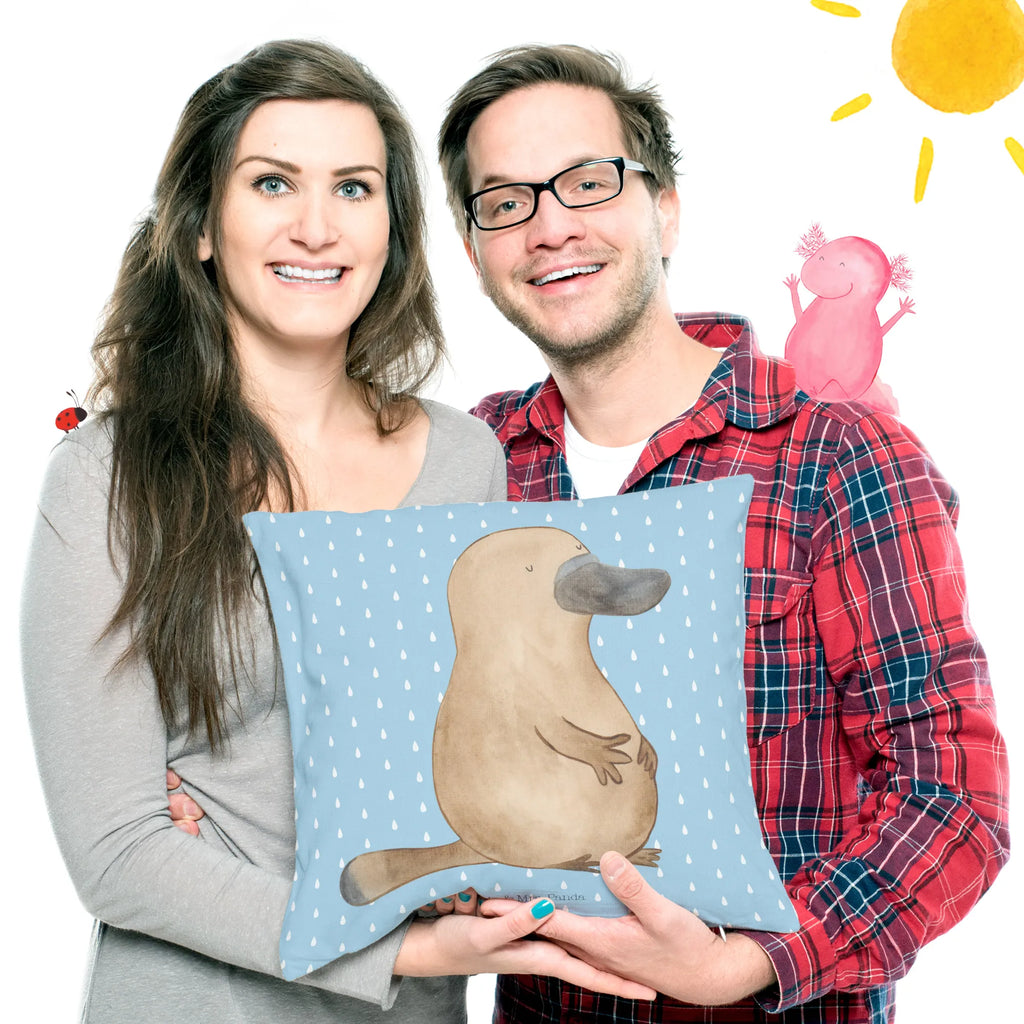 40x40 Kissen Schnabeltier Mut zier kissen, zierkissen 40x40, Polsterkissen, couch kissen, Motivkissen, 40x40 kissen, kissen für couch, kissen für sofa, kissen mikrofaser, microfaser sofakissen, Kissen 40x40, Dekokissen Sofa, kuschel kissen, Kopfkissen, Dekokissen, Dekokissen 40x40, sofa kissen, microfaser dekokissen, wurfkissen, Couchkissen, deko kissen, wohnzimmer kissen, 40 X 40 Kissen, Zierkissen, couchkissen 40x40, kuschelkissen 40x40, Mikrofaser Kissen, microfaser zierkissen, Kuschelkissen, Kopfkissen 40x40, Kissen, kissen 40 x 40, Sofakissen 40x40, microfaser kopfkissen, Sofakissen, Urlaub, Meer, Meerestiere, Arbeit, Lebensweisheit, Weltreise, Büro, Neustart, Training, Motivation, Schnabeltiere, mutig, Mut, Raodtrip, Neuanfang, Schnabeltier