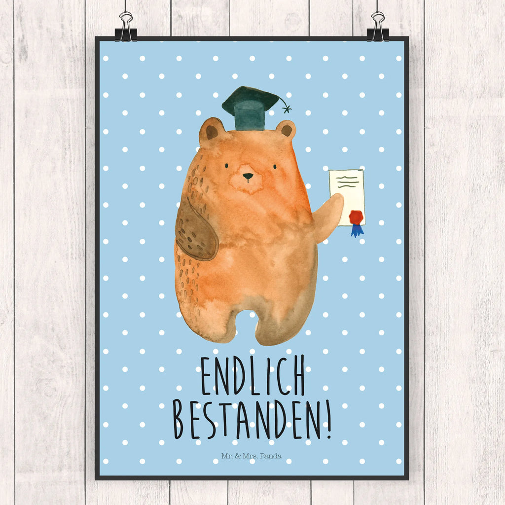 Poster Bär Prüfung kunst für die wand, Wandschmuck, Wandbild, Bild für Wand, Wanddekoration, kunstposter, wandkunst, Designposter, wanddeko, Plakat, grafikposter, Wandposter, Poster, Kunstdruck, Bild, Mr. & Mrs. Panda Poster, kunstdruck poster, Deko Bild, Posterdruck, Wanddeko Bild, wanddruck, drucke, Teddybär, Bär, Teddy, Zeugnis, Abschluss, Prüfung Bestanden, Prüfungen, Abitur, Abschlusszeugnis