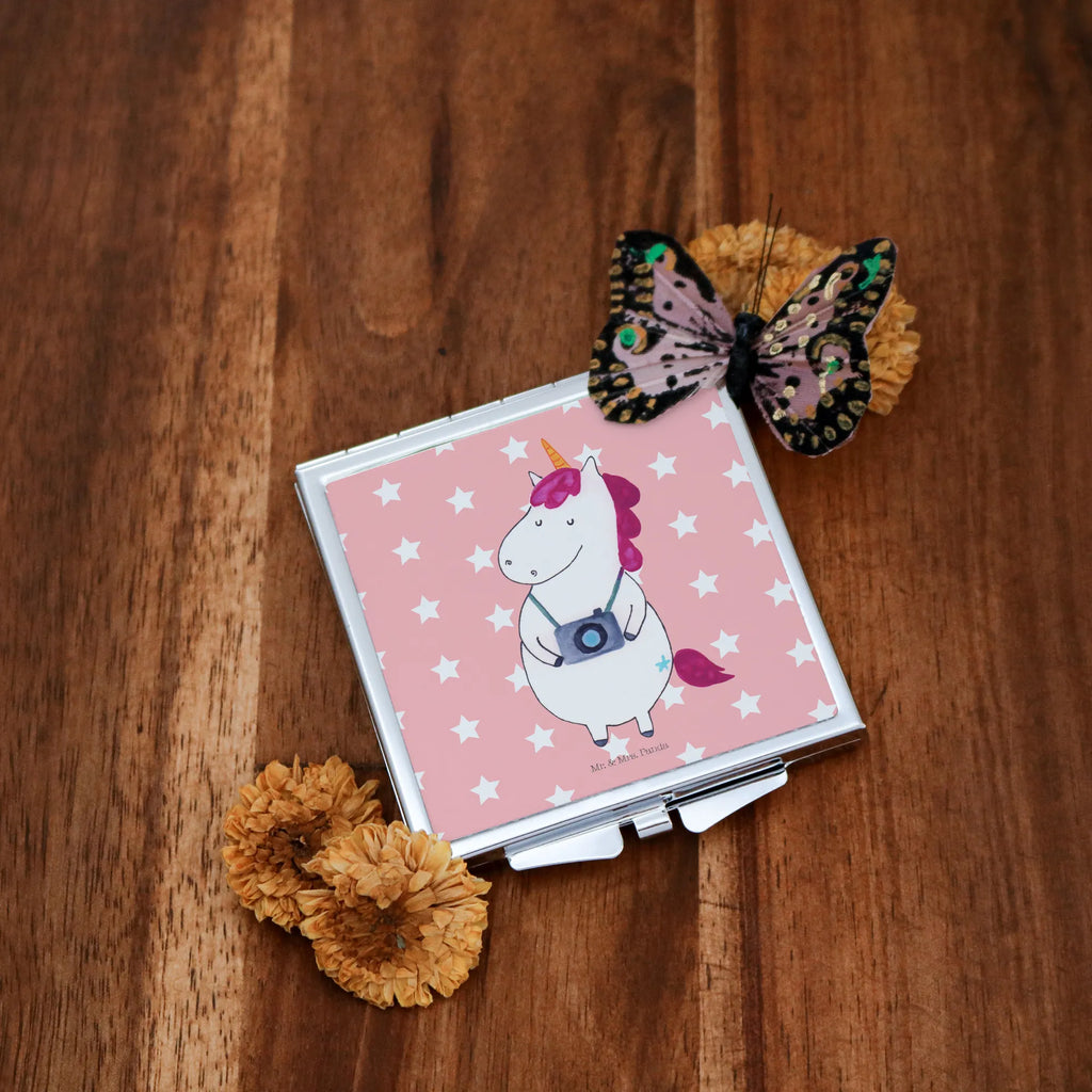 Handtaschenspiegel quadratisch Einhorn Fotograf Klappspiegel, Vintage Kompaktspiegel, Taschenspiegel, Mini Spiegel, Runder Taschenspiegel, Design Taschenspiegel, Kosmetikspiegel Klein, Quadratischer Handspiegel, Schminkspiegel To Go, Silber, Handtaschenspiegel, Spiegel Für Make-Up Tasche, Handspiegel Mit Hülle, Klappbarer Taschenspiegel, Tragbarer Spiegel, Handspiegel Für Damen, Handspiegel Zum Mitnehmen, Spiegel Für Unterwegs, Taschen-Kosmetikspiegel, Kompaktspiegel, Handspiegel Geschenkidee, Deko Handspiegel, Klappbarer Handspiegel, Spiegel Für Schminktasche, Schminkspiegel Kompakt, Spiegel Für Handtasche, Reise Spiegel, Einhörner, Einhorn, Unicorn, Einhorn Deko, Reise, Fotograf, Weltreise, Reisen, Weltenbummler, Städtereise, Urlaub, Kamera, Tourist, Fotografie, Kurztrip