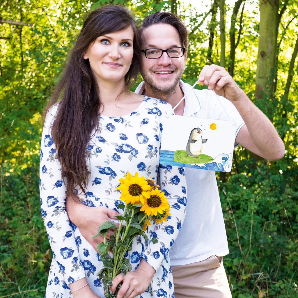 Deko Schild Pinguin Surfer Holzschild, Spruchschild, Motiv Schild, Küchenschild, Schild mit Spruch, Türschild Familie, Dekoschild Zum Aufhängen, Dekoschild, Badschild, Türschild Mit Spruch, Deko Schild Für Wohnzimmer, Dekos Child Für Garten, WC Schild, Büro, Home Schilder, Dekoschild Für Flur, Türschild, Holztafel, Deko Schild Für Balkon, Wandschild, Deko Schild Für Küche, Deko Wandtafel, Deko Schild, Dekoschild Für Badezimmer, Pinguin, Pinguine, Hawaii, Portugal, Surfen, Wellen Reiten, Urlaub, Wellen, Surfer