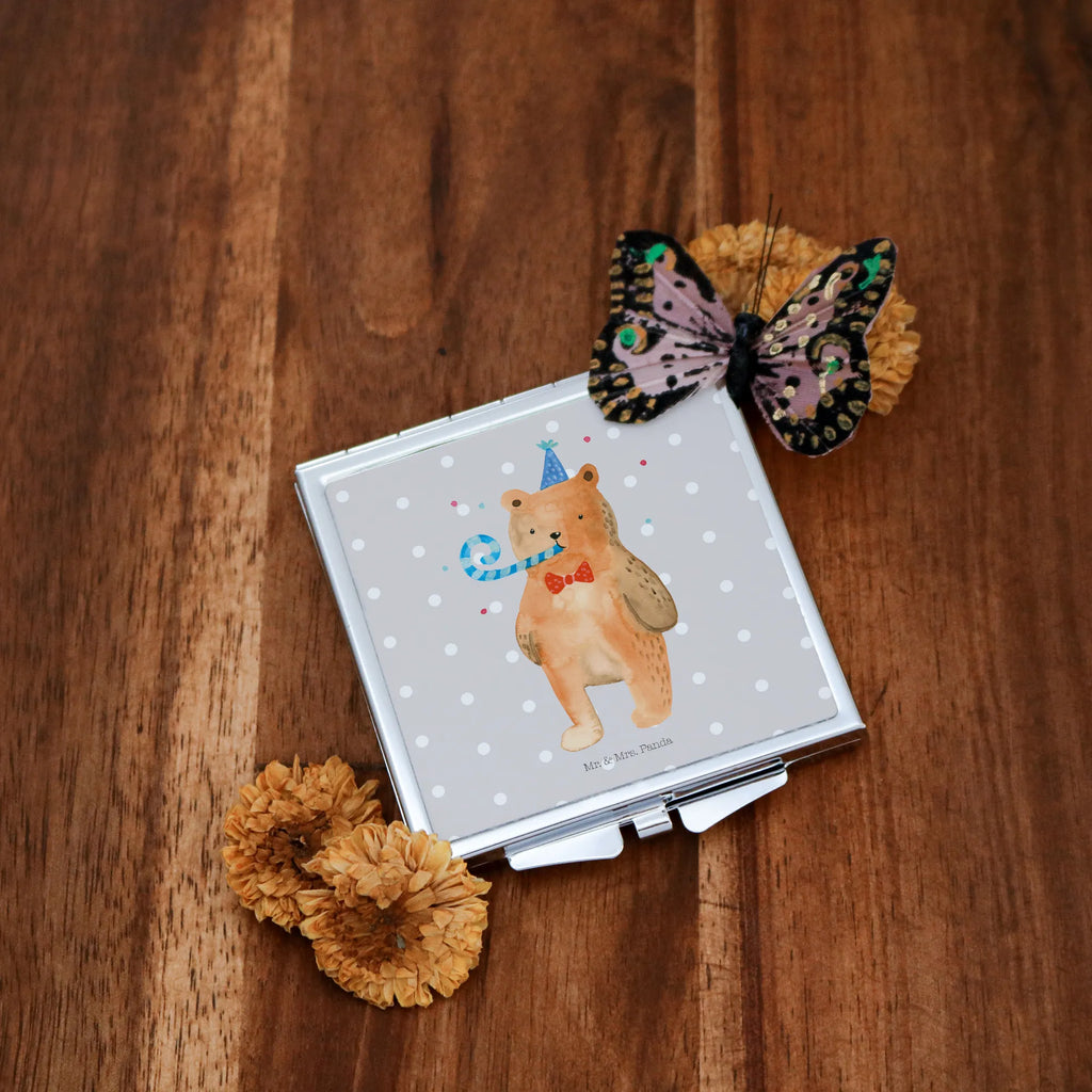 Handtaschenspiegel quadratisch Birthday Bär Design Taschenspiegel, Quadratischer Handspiegel, Handspiegel Geschenkidee, Schminkspiegel To Go, Taschen-Kosmetikspiegel, Handspiegel Für Damen, Spiegel Für Make-Up Tasche, Runder Taschenspiegel, Handspiegel Zum Mitnehmen, Tragbarer Spiegel, Klappspiegel, Kosmetikspiegel Klein, Kompaktspiegel, Reise Spiegel, Spiegel Für Handtasche, Klappbarer Taschenspiegel, Handtaschenspiegel, Vintage Kompaktspiegel, Mini Spiegel, Klappbarer Handspiegel, Taschenspiegel, Spiegel Für Unterwegs, Deko Handspiegel, Handspiegel Mit Hülle, Spiegel Für Schminktasche, Schminkspiegel Kompakt, Bär, Teddy, Teddybär, Happy Birthday, Alles Gute, Geburtstag, Glückwunsch