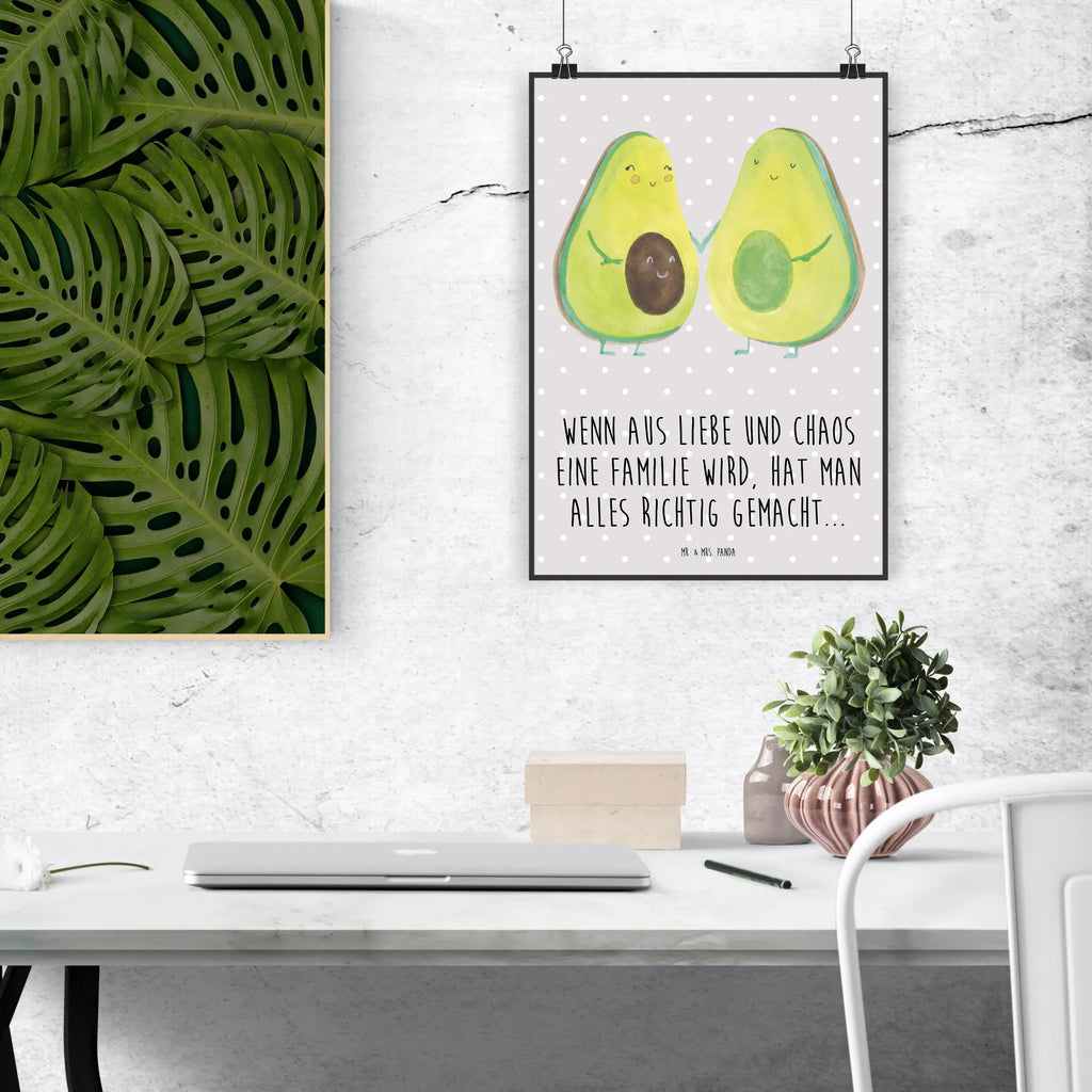 Poster Avocado Pärchen Küchenposter, Mr. & Mrs. Panda Poster, Raumdekoration, Designposter, Posterdruck, Poster, Kunstdruck, Wanddeko, Wanddekoration, Wanddeko Bild, Bild, Kinderposter, Handgemaltes Poster, Wandposter, Avocado, Veggie, Vegan, Gesund, Avocuddle, Babyparty, Geburt, Kinder, Avocados, Babyshower, Familie, Liebe, Schwangerschaft, Hochzeit