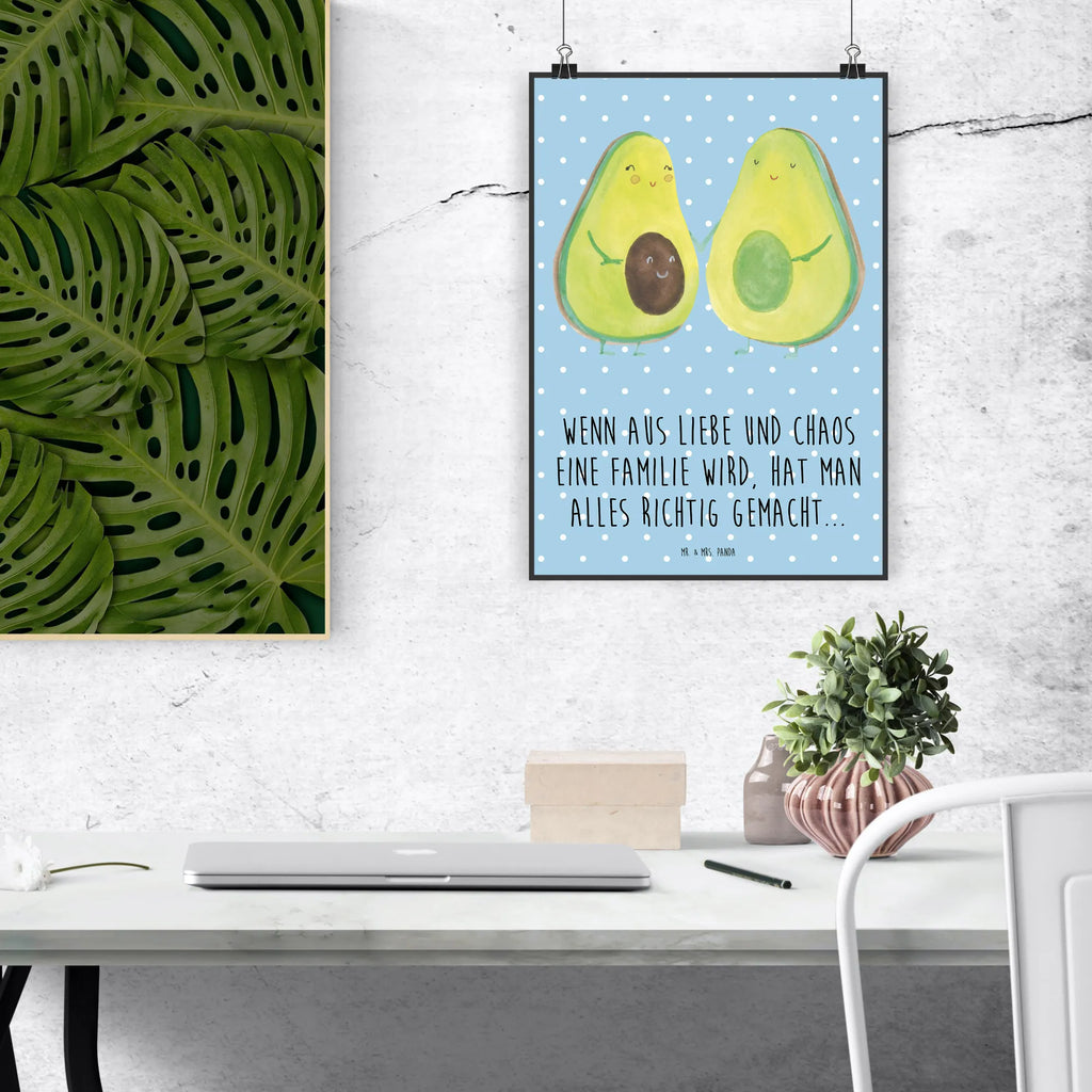 Poster Avocado Pärchen Küchenposter, Mr. & Mrs. Panda Poster, Raumdekoration, Designposter, Posterdruck, Poster, Kunstdruck, Wanddeko, Wanddekoration, Wanddeko Bild, Bild, Kinderposter, Handgemaltes Poster, Wandposter, Avocado, Veggie, Vegan, Gesund, Avocuddle, Babyparty, Geburt, Kinder, Avocados, Babyshower, Familie, Liebe, Schwangerschaft, Hochzeit