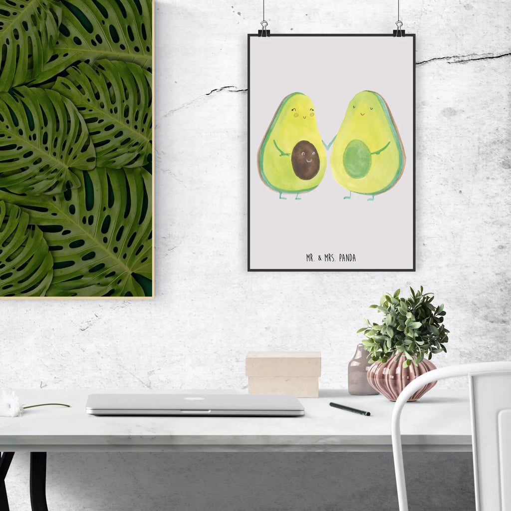 Poster Avocado Pärchen Küchenposter, Mr. & Mrs. Panda Poster, Raumdekoration, Designposter, Posterdruck, Poster, Kunstdruck, Wanddeko, Wanddekoration, Wanddeko Bild, Bild, Kinderposter, Handgemaltes Poster, Wandposter, Avocado, Veggie, Vegan, Gesund, Avocuddle, Babyparty, Geburt, Kinder, Avocados, Babyshower, Familie, Liebe, Schwangerschaft, Hochzeit