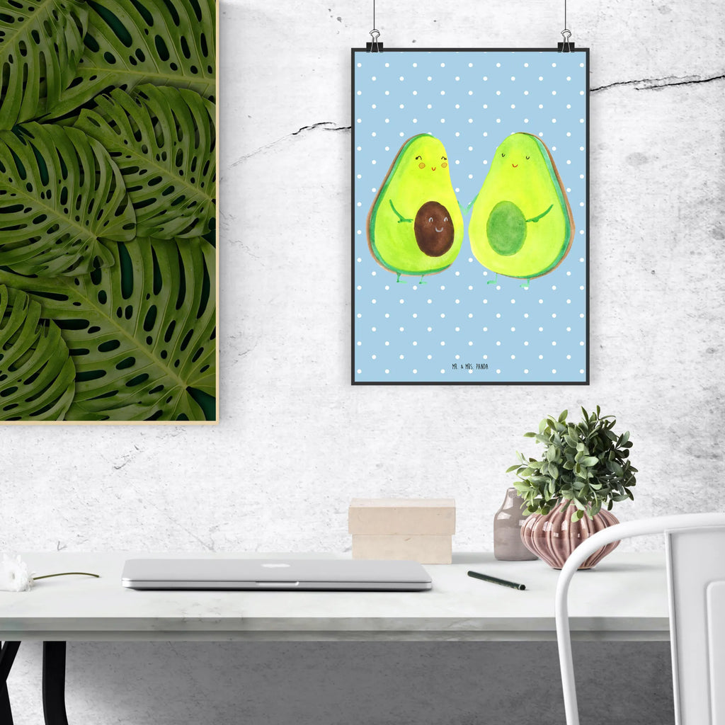 Poster Avocado Pärchen Küchenposter, Mr. & Mrs. Panda Poster, Raumdekoration, Designposter, Posterdruck, Poster, Kunstdruck, Wanddeko, Wanddekoration, Wanddeko Bild, Bild, Kinderposter, Handgemaltes Poster, Wandposter, Avocado, Veggie, Vegan, Gesund, Avocuddle, Babyparty, Geburt, Kinder, Avocados, Babyshower, Familie, Liebe, Schwangerschaft, Hochzeit
