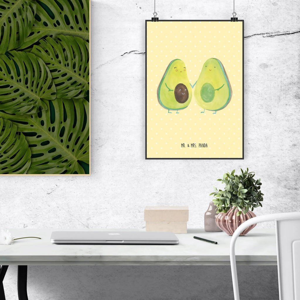 Poster Avocado Pärchen Küchenposter, Mr. & Mrs. Panda Poster, Raumdekoration, Designposter, Posterdruck, Poster, Kunstdruck, Wanddeko, Wanddekoration, Wanddeko Bild, Bild, Kinderposter, Handgemaltes Poster, Wandposter, Avocado, Veggie, Vegan, Gesund, Avocuddle, Babyparty, Geburt, Kinder, Avocados, Babyshower, Familie, Liebe, Schwangerschaft, Hochzeit