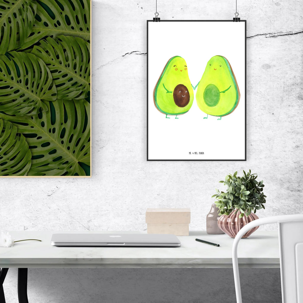 Poster Avocado Pärchen Küchenposter, Mr. & Mrs. Panda Poster, Raumdekoration, Designposter, Posterdruck, Poster, Kunstdruck, Wanddeko, Wanddekoration, Wanddeko Bild, Bild, Kinderposter, Handgemaltes Poster, Wandposter, Avocado, Veggie, Vegan, Gesund, Avocuddle, Babyparty, Geburt, Kinder, Avocados, Babyshower, Familie, Liebe, Schwangerschaft, Hochzeit
