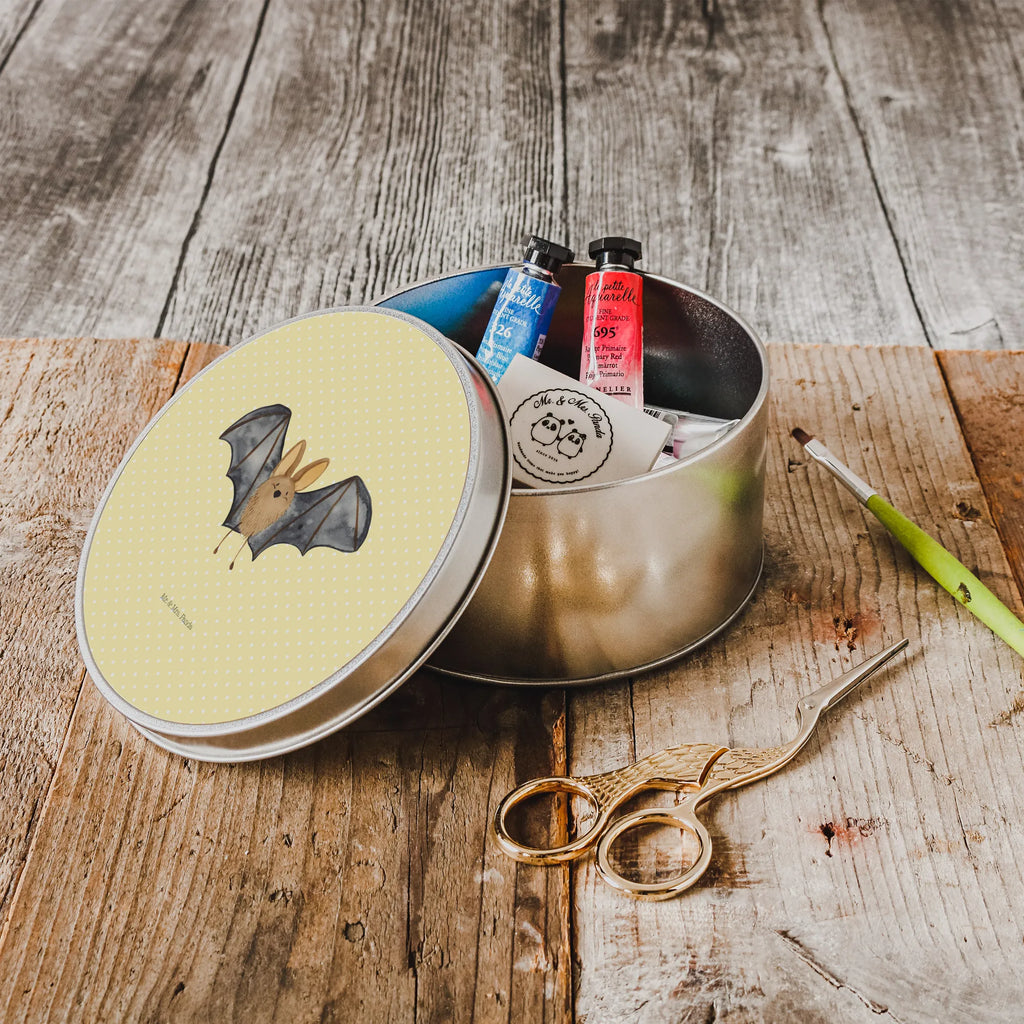 Blechdose rund Fledermaus Flügel Runde Dose Zum Befüllen, Runde Dose Nostalgisch, Runde Dose Zum Selbstgestalten, Runde Blechdose Mit Spruch, Runde Dose Mit Deckel, Vorratsdose Rund Blech, Dose Rund Für Büro, Metalldose Rund, Runde Dose Mit Liebevollem Design, Runde Dose Aus Blech, Runde Dose Mit Klappdeckel, Große Runde Blechdose, Runde Blechdose Mit Motiv, Runde Dose Für Bastelsachen, Blechdose Rund, Kleine Runde Blechdose, Dose Für Kleinkram Rund, Dose Für Süßigkeiten Rund, Dose Für Kekse Rund, Blechdose Mit Deckel Rund, Runde Dose Für Schmuck, Runde Blechdose, Teedose Rund Metall, Vintage Blechdose Rund, Runde Dose Für Geschenk, Runde Dose Für Haushalt, Dekodose Rund Metall, Aufbewahrungsdose Rund Metall, Geschenkbox Rund Metall, Runde Dose Aufbewahrung, Runde Dose Bedruckt, Runde Blechdose Küche, Vorratsdose Aus Metall Rund, Metalldose Mit Deckel, Tiermotive, Gute Laune, lustige Sprüche, Tiere