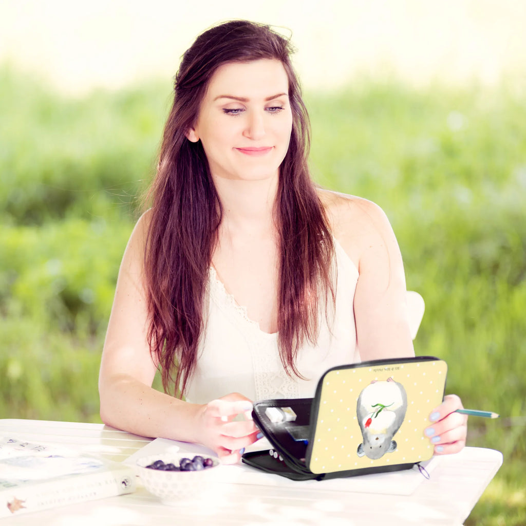 Leather folder chinchilla flower Stifte Etui, Geschenk, Büro Stifte Etui, Einschulung, Schülerin, Federmappe Einschulung, Federmäppchen, Kinder Federmappe, Federmäppchen bedruckt, Bestückte Federmappe, Schule, Federmappe, Stiftetasche, Kind, Motiv, Grundschule, Stifterolle, Schüler, Tiermotive, Gute Laune, lustige Sprüche, Tiere, Chinchillas, Glücklichsein, Büroalltag, Depressionen, Chinchilla, Liebeskummer, Büro, Chaos, traurig sein, Kummer