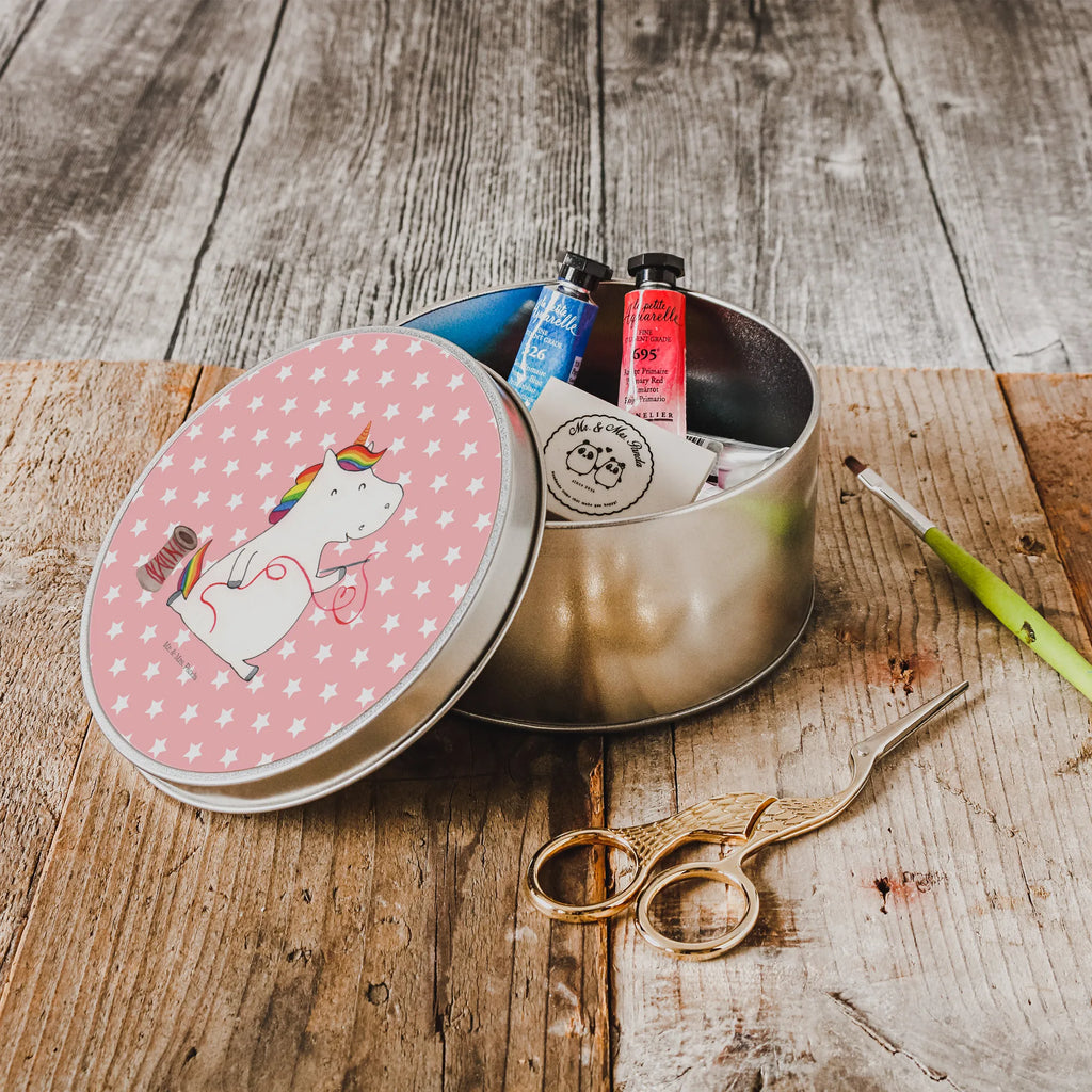 Round tin unicorn seamstress Aufbewahrungsbox, Vorratsdose, Runde Dose, Dose, Vorratsdosen, gebäckdose, runddosen, runde dosen, plätzchendosen, keksdosen, Metalldose Rund, Metalldose, dosen, Aufbewahrungsdose, Blechdose Rund, Geschenkdose, runddose, metalldosen, plätzchendose, metallboxen, runde keksdosen, Metallbox, Keksdose, runde blechdosen, Aufbewahrungsdosen, geschenkdosen, Blechdose, Runde Blechdose, gebäckdosen, blechdosen, runde keksdose, Unicorn, Einhorn, Einhörner, Einhorn Deko, Häkeln, Freundin, Nähen, Mädchen, Nähzimmer, Stricken, Näherin, Basteln