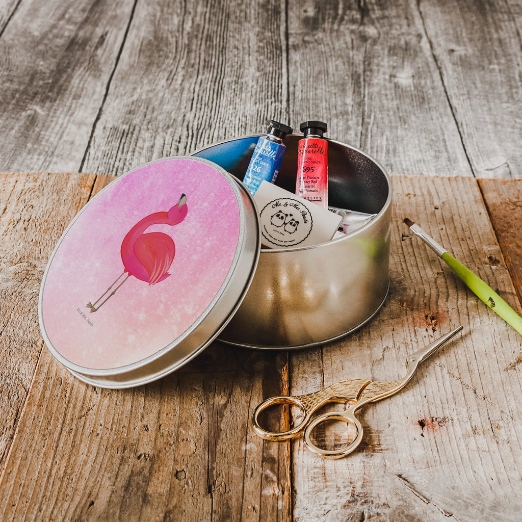 Blechdose rund Flamingo Stolz Runde Dose Mit Liebevollem Design, Dose Rund Für Büro, Runde Blechdose Mit Motiv, Runde Dose Zum Selbstgestalten, Dose Für Kekse Rund, Runde Blechdose Küche, Runde Dose Mit Deckel, Aufbewahrungsdose Rund Metall, Runde Dose Aus Blech, Kleine Runde Blechdose, Dose Für Süßigkeiten Rund, Teedose Rund Metall, Vorratsdose Aus Metall Rund, Runde Dose Aufbewahrung, Runde Dose Für Schmuck, Blechdose Mit Deckel Rund, Dose Für Kleinkram Rund, Runde Dose Nostalgisch, Runde Dose Für Geschenk, Vorratsdose Rund Blech, Große Runde Blechdose, Metalldose Rund, Runde Blechdose, Runde Dose Mit Klappdeckel, Runde Dose Für Bastelsachen, Runde Dose Bedruckt, Runde Dose Für Haushalt, Runde Dose Zum Befüllen, Dekodose Rund Metall, Runde Blechdose Mit Spruch, Metalldose Mit Deckel, Blechdose Rund, Geschenkbox Rund Metall, Vintage Blechdose Rund, Flamingo, Tochter, beste Freundin, Schwester, Mama, Freundin, Selbstliebe, Freude, stolz, Selbstakzeptanz