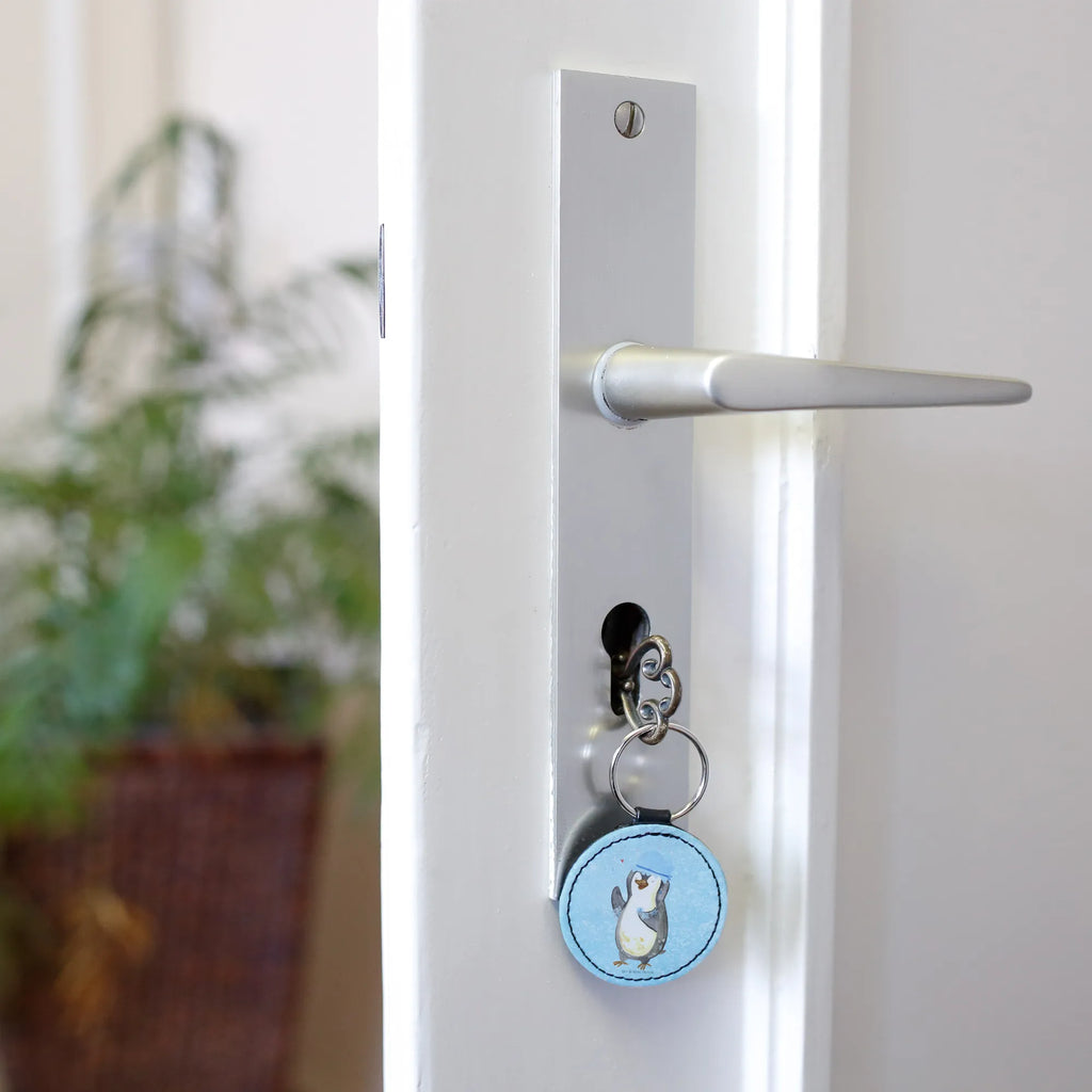 Rund Schlüsselanhänger Pinguin duscht Schlüsselanhänger Lustig, Schlüsselanhänger Für Herren, Schlüsselanhänger Geschenk, Schlüsselaccessoire, Schlüsselanhänger Für Damen, Schlüsselanhänger Mit Foto, Schlüsselanhänger Geburtstag, Schlüsselanhänger Stoff, Schlüsselanhänger Mit Namen, Schlüsselanhänger Schlüssel, Schlüsselanhänger Auto, Schlüsselanhänger Haus, Schlüsselanhänger Holz, Schlüsselanhänger Elegant, Schlüsselanhänger Mit Spruch, Schlüsselband, Schlüsselanhänger Mit Motiv, Schlüsselanhänger Leder, Schlüsselanhänger Partner, Schlüsselanhänger Personalisierbar, Schlüsselanhänger Metall, Schlüsselanhänger Kunststoff, Schlüsselanhänger Für Kinder, Schlüsselanhänger Herz, Schlüsselanhänger Liebe, Schlüsselanhänger Klassisch, Schlüsselanhänger Handgemacht, Schlüsselanhänger Tiermotiv, Schlüsselanhänger Freundschaft, Schlüsselanhänger Filz, Schlüsselanhänger, Schlüsselhalter, Schlüsselanhänger Nachhaltig, Schlüsselanhänger Bunt, Schlüsselanhänger Mit Gravur, Schlüsselanhänger Modern, Schlüsselring, Schlüsselanhänger Für Paare, Schlüsselanhänger Niedlich, Pinguin, glücklich sein, Lebensmotto, Motivation, Dusche, Neuanfang, Pinguine, Neustart, duschen