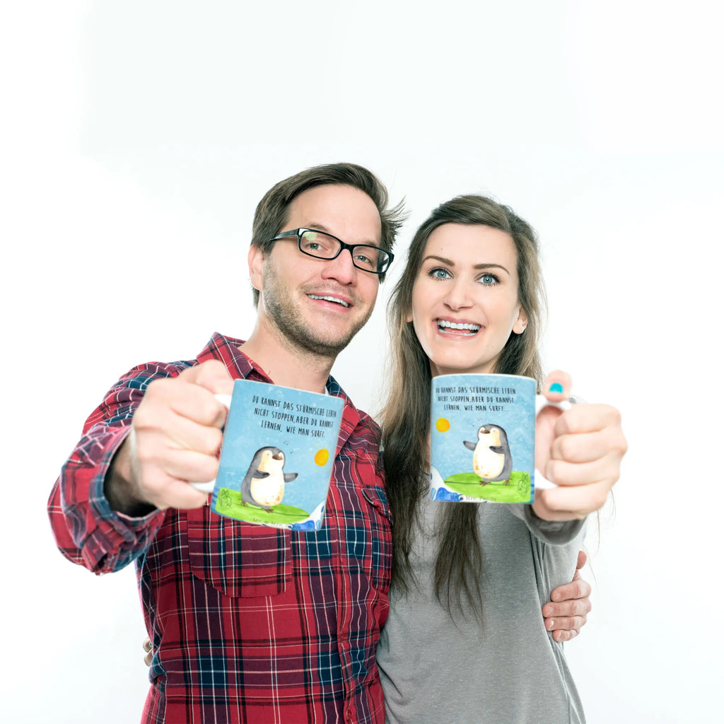 Tasse Pinguin Surfer Tasse mit Motiven, Teetasse, Geschenktasse, Kaffeetasse, Bürotasse, Tasse, Tasse mit Zitaten, Porzellantasse, Keramiktasse, Pinguin, surfen, Portugal, Wellen reiten, Pinguine, Wellen, Hawaii, Urlaub, Surfer