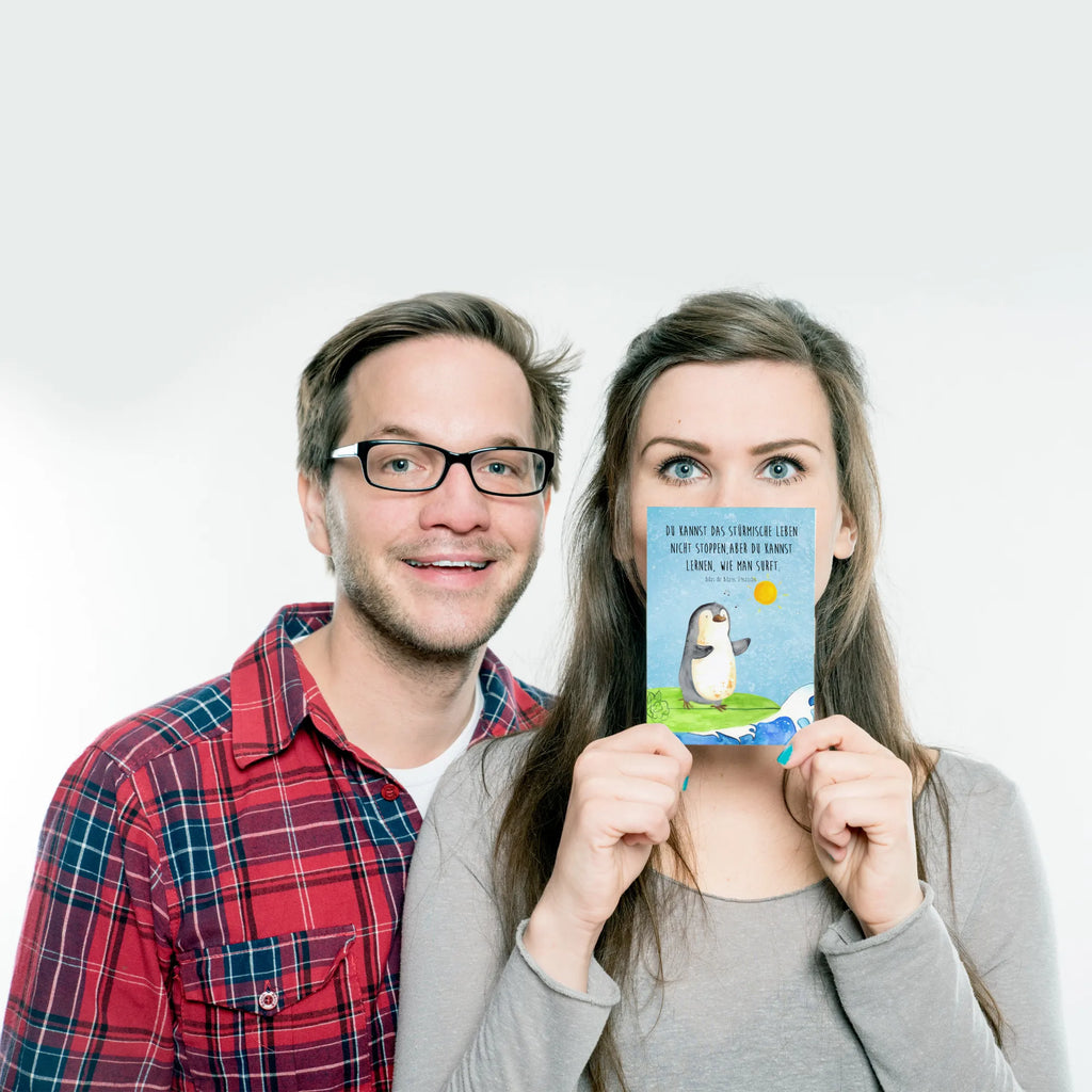 Postkarte Pinguin Surfer Motivkarte, Kunstkarten, Postkarten, Grußkarte, einzelkarte, Postkarte, Designkarte, kunstkarte, Ansichtskarte, Fotokarte, spruchkarte, bildkarte, Ansichtskarten, Pinguin, Hawaii, Portugal, Surfer, Wellen, Surfen, Wellen Reiten, Pinguine, Urlaub