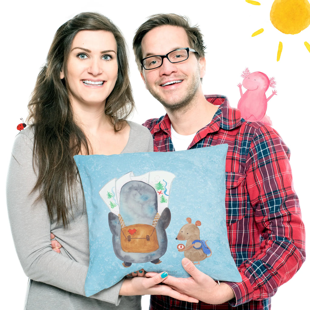 40x40 poduszka Pingwin i Mysz Wędrowcy microfaser dekokissen, microfaser sofakissen, Kissen, wohnzimmer kissen, kuschel kissen, wurfkissen, Kopfkissen 40x40, kissen mikrofaser, Sofakissen 40x40, Dekokissen Sofa, kuschelkissen 40x40, Motivkissen, Kissen 40x40, 40 X 40 Kissen, kissen für couch, microfaser zierkissen, kissen für sofa, Polsterkissen, Dekokissen 40x40, Kopfkissen, Zierkissen, Sofakissen, microfaser kopfkissen, couch kissen, Couchkissen, Mikrofaser Kissen, sofa kissen, Kuschelkissen, zier kissen, couchkissen 40x40, kissen 40 x 40, 40x40 kissen, Dekokissen, deko kissen, zierkissen 40x40, Pinguin, Abenteurer, Pinguine, Roadtrip, Abenteuer, Wanderlust, Wandern, Ausflug