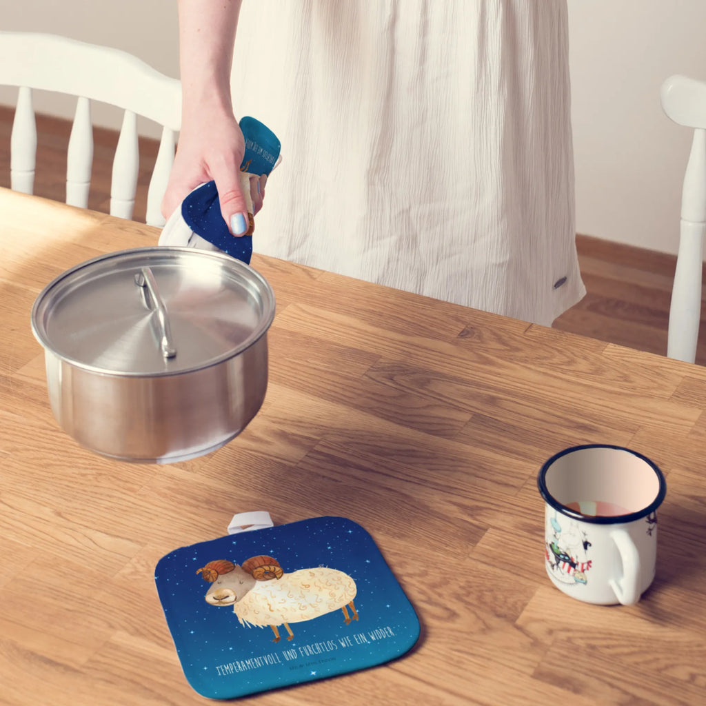 2er Set Topflappen  Sternzeichen Widder Topflappen, Topflappen Set, Schöne Topflappen, Ofenhandschuhe, Topflappen lustig, Ofenhandschuh, Topfhandschuh, Topflappen mit Spruch, Topflappenset, Topfuntersetzer, Topfhandschuhe, Topflappen 2er Set, Tierkreiszeichen, Sternzeichen, Horoskop, Astrologie, Aszendent, Widder Sternzeichen, Geburtstag April, Geschenk März, Geschenk April, Widder Geschenk, Schafbock, Geburtstag März, Bock