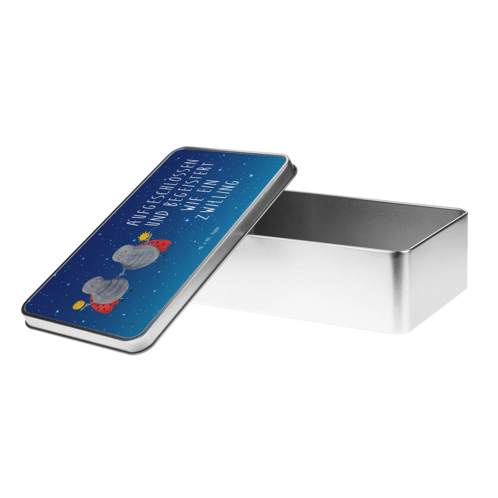 Metalldose rechteckig Sternzeichen Zwilling Verpackungsdose Metall, Vorratsbox Metall, Große Metalldose, Blechbox Mit Aufdruck, Metalldose Zum Selbstgestalten, Aufbewahrungsdose Aus Blech, Blechdose, Bedruckte Metalldose, Metalldose Mit Motiv, Metallbehälter Mit Deckel, Kleine Metalldose, Aufbewahrungsdose Metall, Geschenkbox Metall, Vorratsdose Metall, Runddose Metall, Kaffeedose Metall, Aufbewahrungsbox Metall, Moderne Metalldose, Vorratsbehälter Aus Metall, Deko Metalldose, Metalldose, Nostalgische Blechdose, Rechteckige Dose Metall, Retro Metalldose, Metalldose Mit Scharnierdeckel, Personalisierbare Metalldose, Dekodose Metall, Metalldose Design, Geschenkverpackung Aus Metall, Basteldose Metall, Keksdose Metall, Süßigkeitendose Metall, Metalldose Zum Befüllen, Dose Aus Metall, Dose Mit Deckel Metall, Metalldose Mit Spruch, Deko Aufbewahrungsdose Metall, Sammeldose Metall, Teedose Metall, Vintage Metalldose, Blechbehälter, Klappdose Metall, Schmuckdose Metall, Tierkreiszeichen, Sternzeichen, Horoskop, Astrologie, Aszendent, Geschenk Juni, Zwillinge, Geburtstag Mai, Zwillingsbruder, Marienkäfer, Zwilling Sternzeichen, Zwillingsschwester, Zwilling Geschenk, Glückskäfer, Geschenk Mai