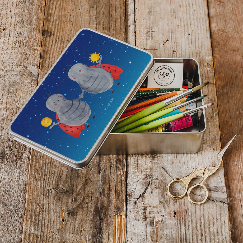 Metalldose rechteckig Sternzeichen Zwilling Verpackungsdose Metall, Vorratsbox Metall, Große Metalldose, Blechbox Mit Aufdruck, Metalldose Zum Selbstgestalten, Aufbewahrungsdose Aus Blech, Blechdose, Bedruckte Metalldose, Metalldose Mit Motiv, Metallbehälter Mit Deckel, Kleine Metalldose, Aufbewahrungsdose Metall, Geschenkbox Metall, Vorratsdose Metall, Runddose Metall, Kaffeedose Metall, Aufbewahrungsbox Metall, Moderne Metalldose, Vorratsbehälter Aus Metall, Deko Metalldose, Metalldose, Nostalgische Blechdose, Rechteckige Dose Metall, Retro Metalldose, Metalldose Mit Scharnierdeckel, Personalisierbare Metalldose, Dekodose Metall, Metalldose Design, Geschenkverpackung Aus Metall, Basteldose Metall, Keksdose Metall, Süßigkeitendose Metall, Metalldose Zum Befüllen, Dose Aus Metall, Dose Mit Deckel Metall, Metalldose Mit Spruch, Deko Aufbewahrungsdose Metall, Sammeldose Metall, Teedose Metall, Vintage Metalldose, Blechbehälter, Klappdose Metall, Schmuckdose Metall, Tierkreiszeichen, Sternzeichen, Horoskop, Astrologie, Aszendent, Geschenk Juni, Zwillinge, Geburtstag Mai, Zwillingsbruder, Marienkäfer, Zwilling Sternzeichen, Zwillingsschwester, Zwilling Geschenk, Glückskäfer, Geschenk Mai