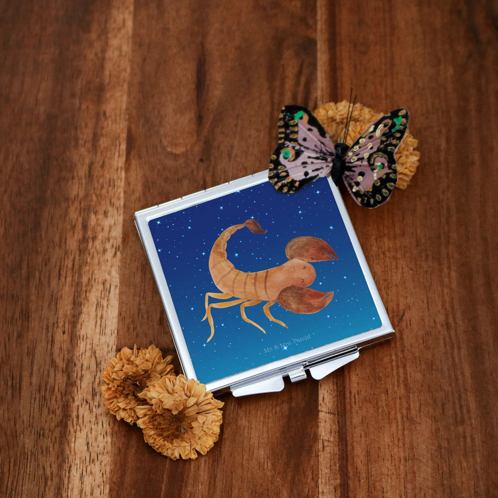 Handtaschenspiegel quadratisch Sternzeichen Skorpion Spiegel Für Unterwegs, Runder Taschenspiegel, Handtaschenspiegel, Kompaktspiegel, Handspiegel Zum Mitnehmen, Mini Spiegel, Vintage Kompaktspiegel, Spiegel Für Handtasche, Silber, Schminkspiegel Kompakt, Spiegel Für Schminktasche, Kosmetikspiegel Klein, Taschen-Kosmetikspiegel, Spiegel Für Make-Up Tasche, Reise Spiegel, Schminkspiegel To Go, Handspiegel Für Damen, Handspiegel Geschenkidee, Handspiegel Mit Hülle, Klappspiegel, Quadratischer Handspiegel, Design Taschenspiegel, Tragbarer Spiegel, Taschenspiegel, Klappbarer Handspiegel, Klappbarer Taschenspiegel, Deko Handspiegel, Sternzeichen, Tierkreiszeichen, Horoskop, Astrologie, Aszendent, Skorpione, Skorpion Sternzeichen, Geschenk Oktober, Geschenk November, Geburtstag Oktober, Skorpion Geschenk, Geburtstag November