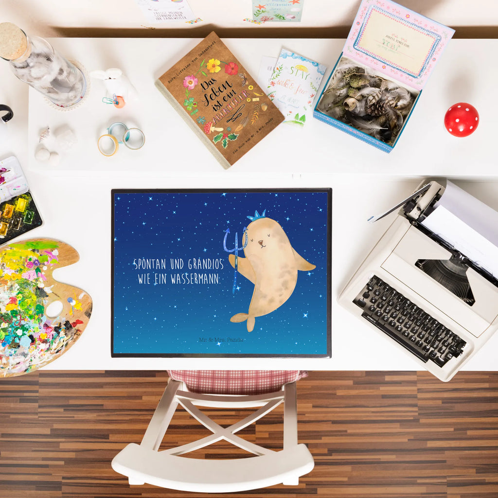 Schreibtischunterlage Sternzeichen Wassermann tischauflage, tischpads, schreibtischauflagen, Schreibtisch Unterlagen, tischmatte, arbeitsmatte, Tischunterlage, Schreibunterlage, schreibtischunterlage, arbeitsunterlage, tischauflagen, schreibauflagen, tischmatten, pultunterlage, schreibtischunterlagen, tischpad, schreibauflage, schreibtischmatte, Schreibtischauflage, Schreibtisch Matte, schreibmatte, Horoskop, Astrologie, Aszendent, Sternzeichen, Tierkreiszeichen, Wassermann Sternzeichen, Meermann, Wassermann Geschenk, Geburtstag Januar, Meer Geschenk, Nix, Geschenk Februar, Geburtstag Februar, Geschenk Januar