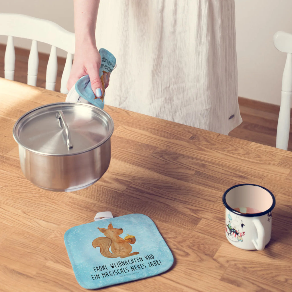 2er Set Topflappen  Eichhörnchen Weihnachtszeit 2er Set Topflappen, Topflappenset, Topflappen, Topfhandschuhe, topfhalter, Topflappen 2er Set, Topflappen Set, Topfuntersetzer, Winter, Heiligabend, Nikolaus, Wintermotiv, Weihnachtsdeko, Weihnachten, Advent, Vogel, Weihnachtsmotiv, Frohe Weihnachten, Neujahr, Guten Rutsch, Frohes Neues Jahr, Weihnachtsgruß