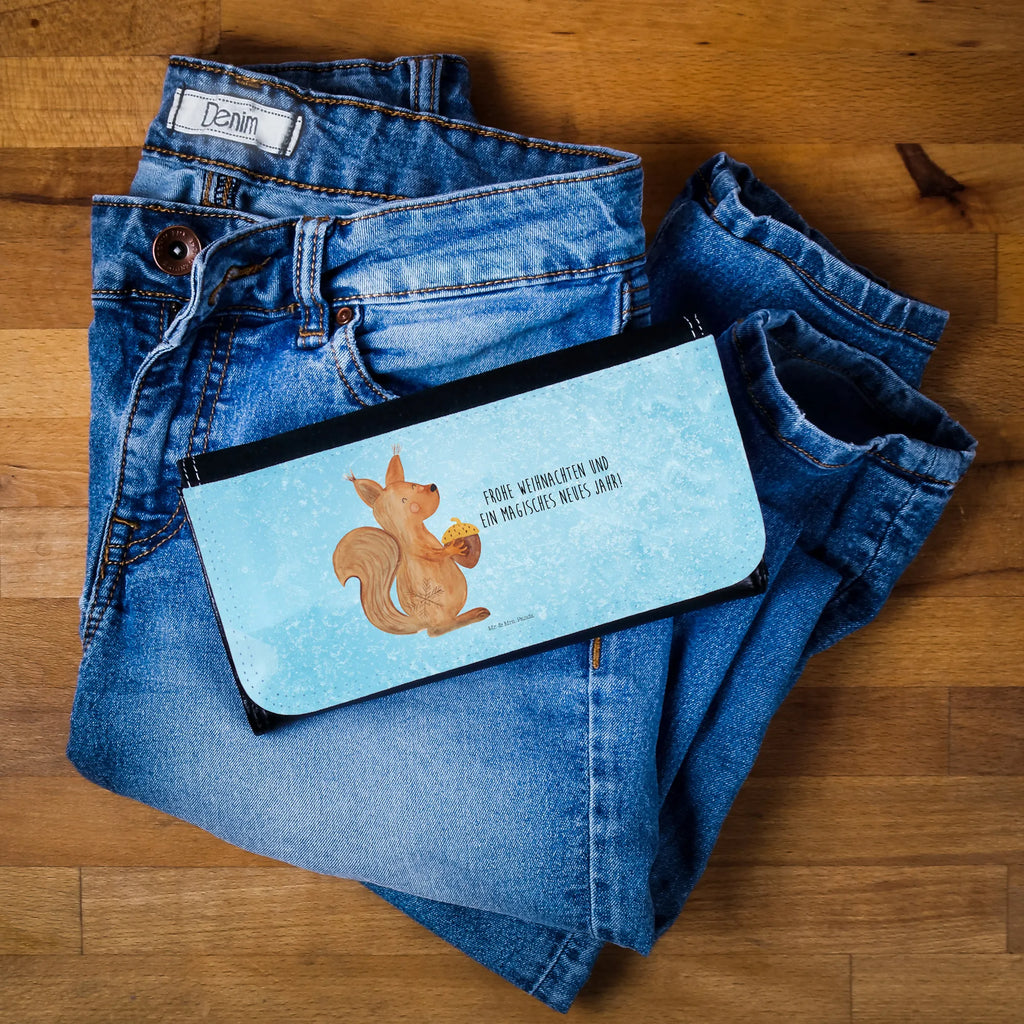 Damen Portemonnaie Eichhörnchen Weihnachtszeit Geldbörse Mit Zipper Damen, Portemonnaie Mit Münzfach Damen, Veganes Portemonnaie Damen, Hochwertiges Portemonnaie Damen, Geldbörse Mit Handgelenksschlaufe Damen, Geldbörse Aus Stoff Damen, Damengeldbeutel, Frauen Geldbörse, Damen Portemonnaie, Etui Geldbörse Damen, Designer Portemonnaie Damen, Leder Portemonnaie Damen, Geldbörse Aus Kunstleder Damen, Portemonnaie für Damen, Damengeldbörse, Geldbörse Mit Fach Damen, XXL Portemonnaie Damen, Münzbörse Damen, Slim Portemonnaie Damen, Clutch Portemonnaie Damen, Damen Geldtasche, Münzgeldbörse Damen, Geldbörse Mit Druckverschluss Damen, Damen Geldbeutel, Kartenetui Damen, Geldbörse Mit Clipverschluss Damen, Portemonnaie Mit Reißverschluss Damen, Portmonnaie Damen, Geldbörse Aus Leder Damen, Portmonee Damen, Frauen Brieftasche, Mini Geldbörse Damen, Reißverschluss Portemonnaie Damen, RFID Portemonnaie Damen, Kartenhalter Damen, Brieftasche Damen, Portemonnaie Mit Kartenfächern Damen, Damen Geldbörse, Wintermotiv, Winter, Weihnachtsdeko, Weihnachten, Nikolaus, Advent, Heiligabend, Frohes Neues Jahr, Guten Rutsch, Neujahr, Weihnachtsmotiv, Weihnachtsgruß, Vogel, Frohe Weihnachten