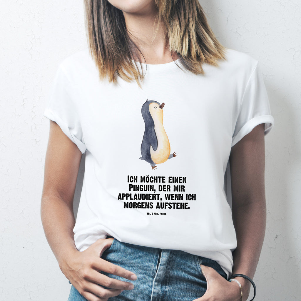 T-Shirt Standard Pinguin marschierend T-Shirt, Shirt, Tshirt, Lustiges T-Shirt, T-Shirt mit Spruch, Party, Junggesellenabschied, Jubiläum, Geburstag, Herrn, Damen, Männer, Frauen, Schlafshirt, Nachthemd, Sprüche, Pinguin, Pinguine, Frühaufsteher, Langschläfer, Bruder, Schwester, Familie