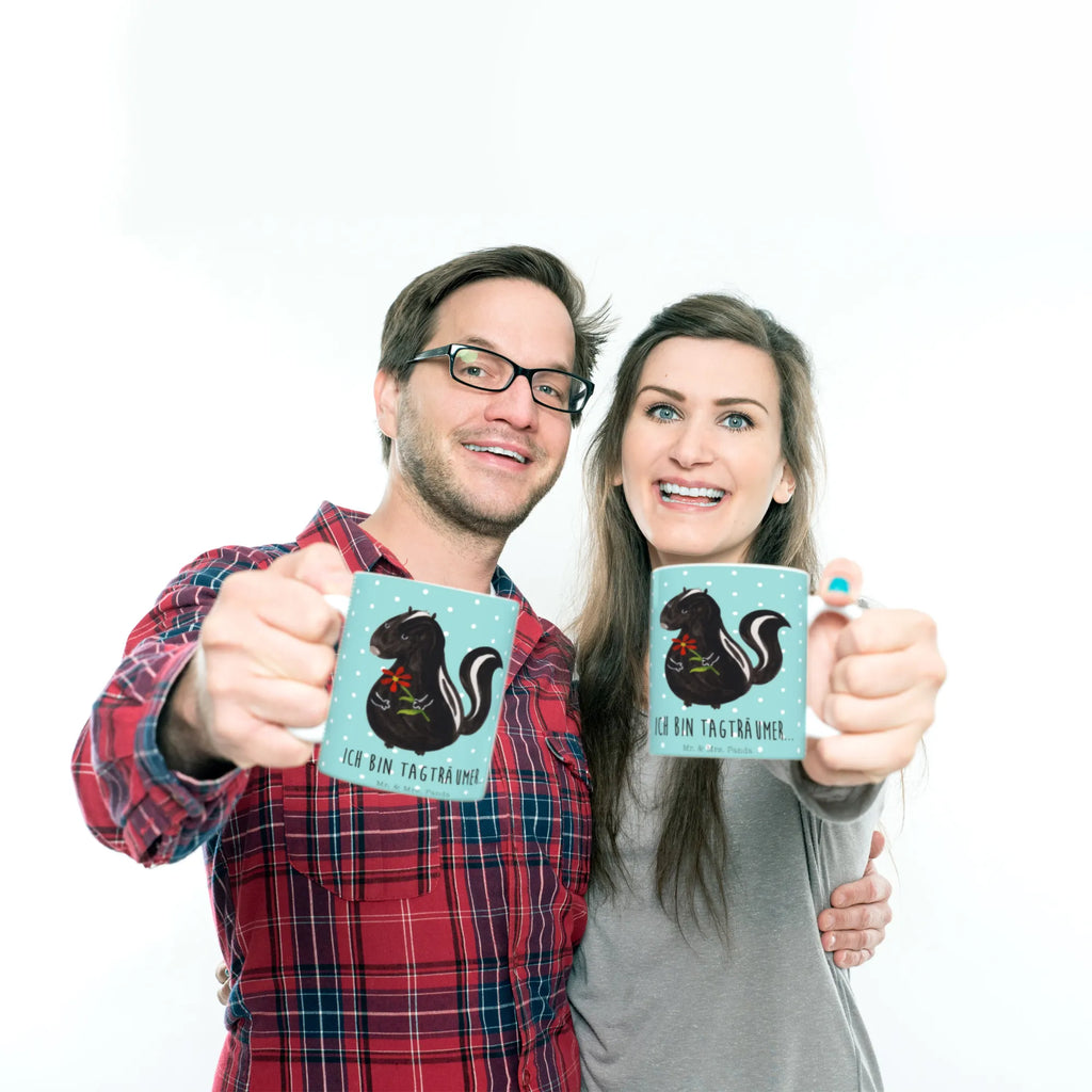 Mug skunk flower Geschenktasse, Tasse mit Motiven, Kaffeetasse, Bürotasse, Keramiktasse, Porzellantasse, Teetasse, Tasse, Tasse mit Zitaten, Stinktier, Skunk, Raubtier, Dreams, Träume, Tagträumer, Stinker, Stinki, Wildtier, verträumt